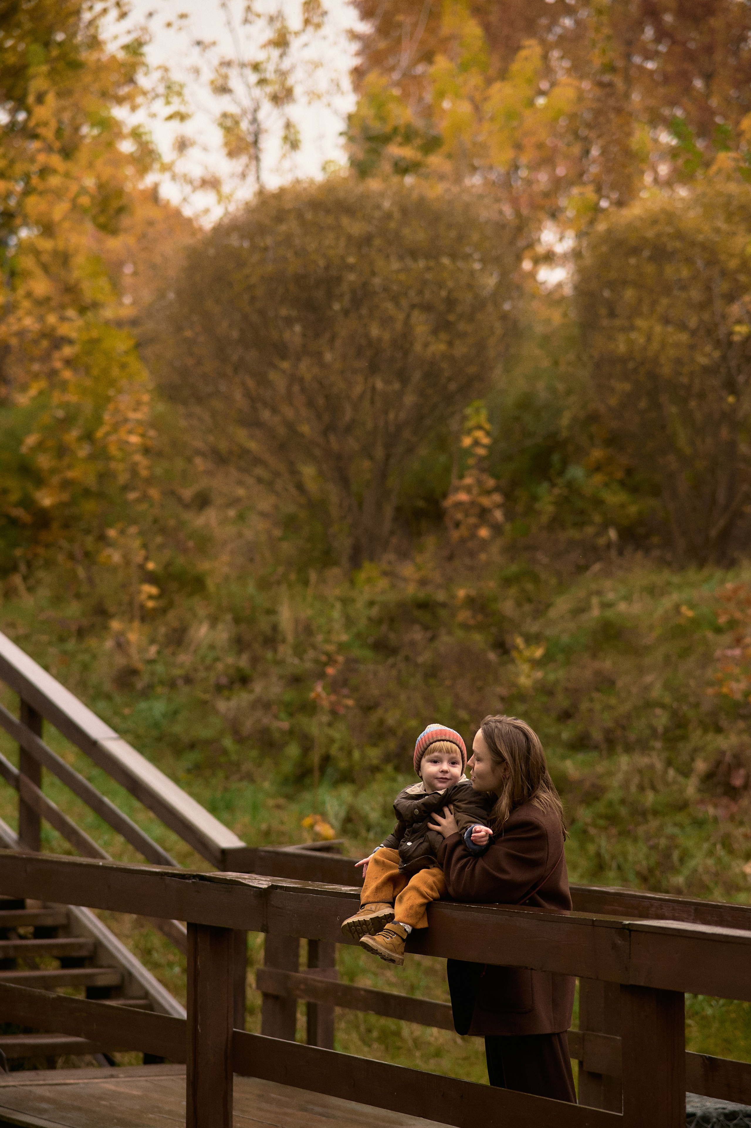 Света и Илюша под дождём. Семейный и свадебный lifestyle-фотограф в Москве Мария Петрова