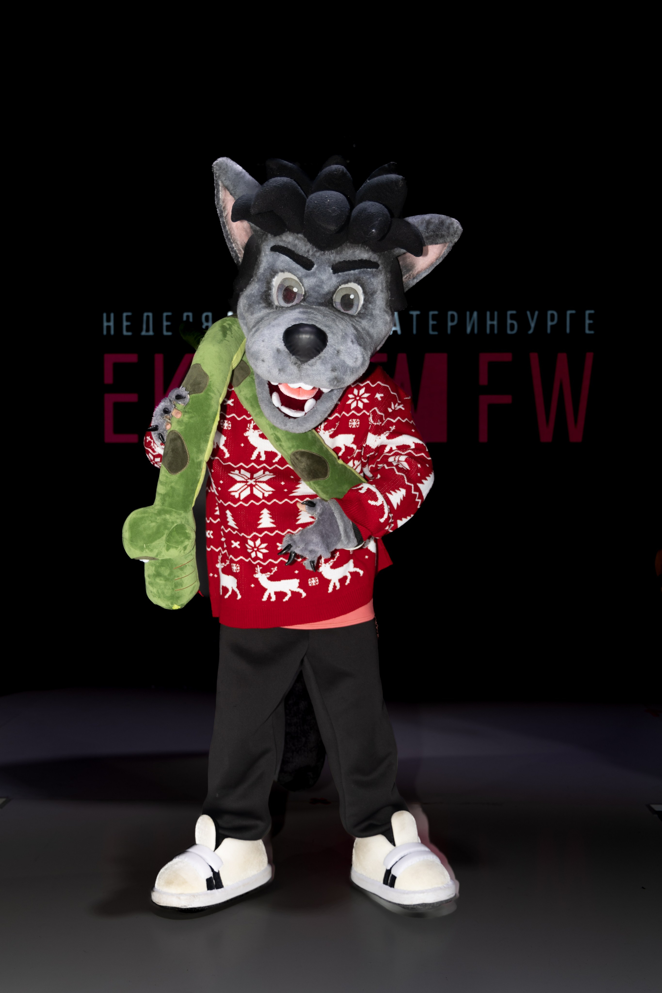 Ёлка телеканала МУЛЬТ (фотосессия ростовых кукол). Семейный и репортажный фотограф Наташа Давыдова