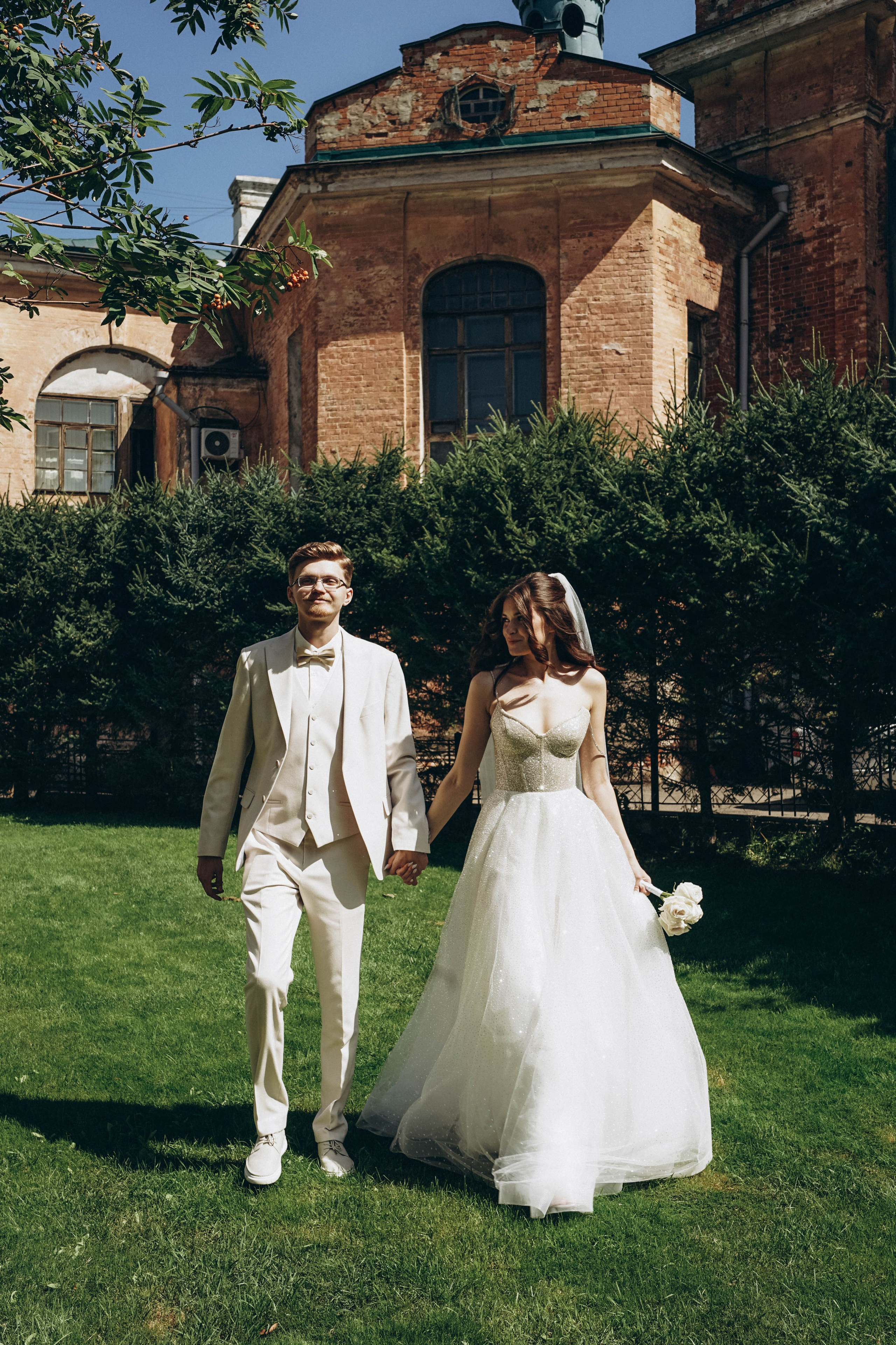 Яна и Никита: сборы в отеле, регистрация и банкет. Фотограф в Иркутске