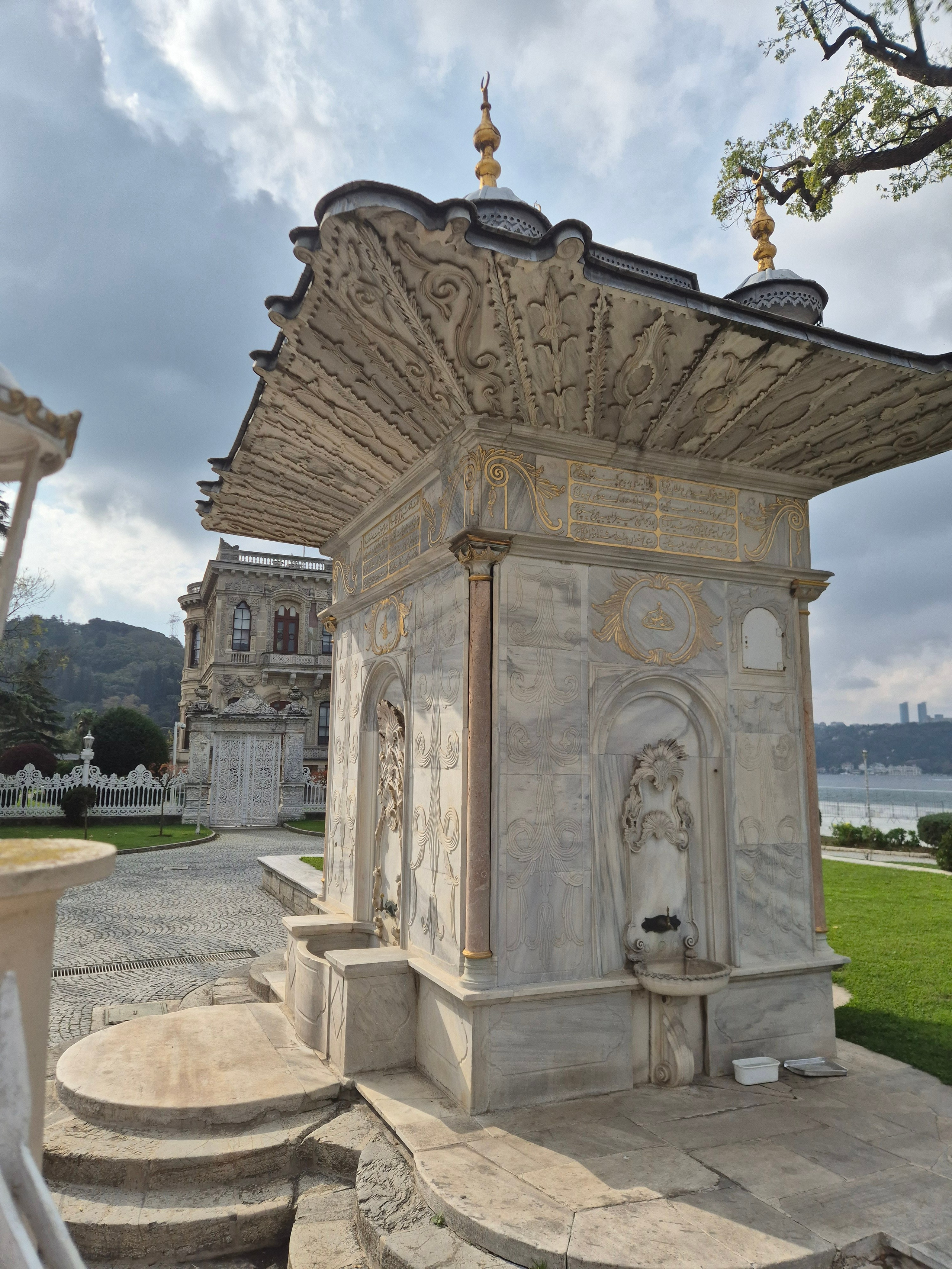 Фонтан (не Бахчисарайский)