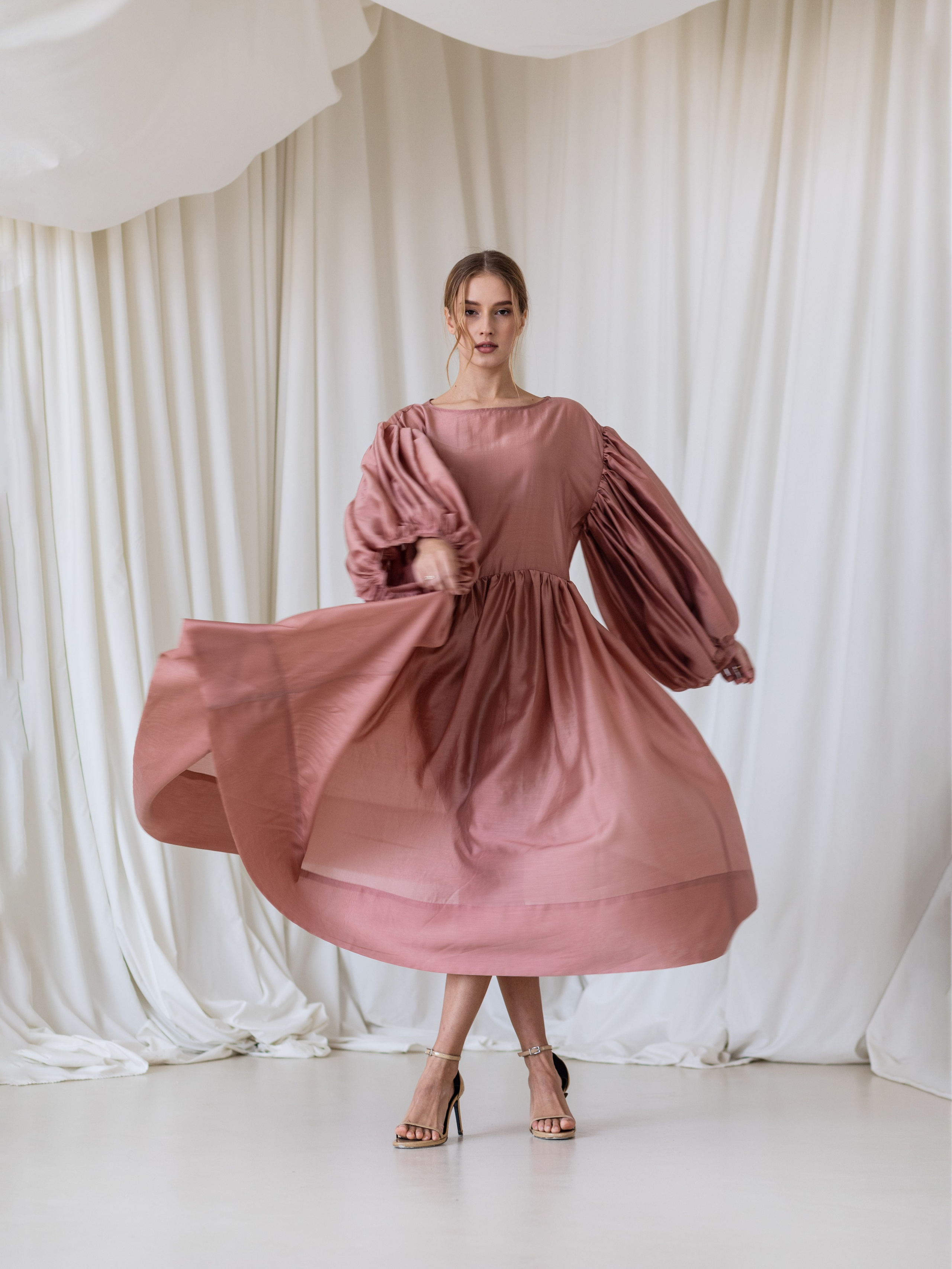 Модельная в интерьере. Съёмки для брендов и маркетплейсов