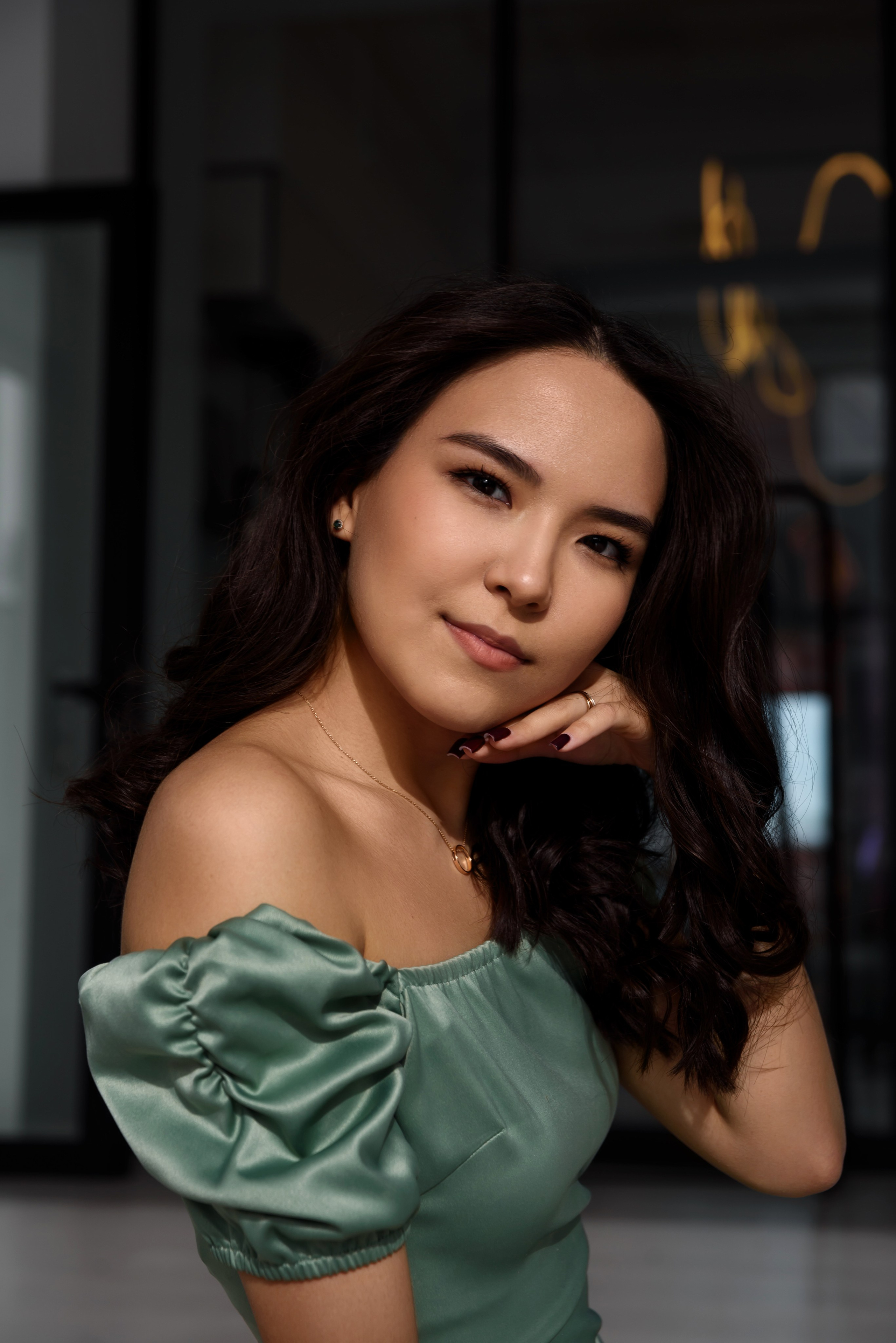 женский портрет в темном ключе томск