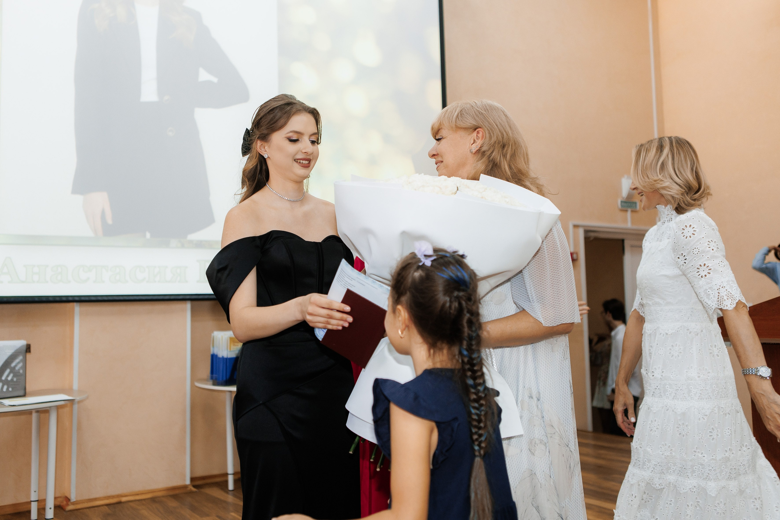 Выпускной Гимназия 12 2024 г. Свадебный и портретный Фотограф в Липецке Дмитрий Котюков