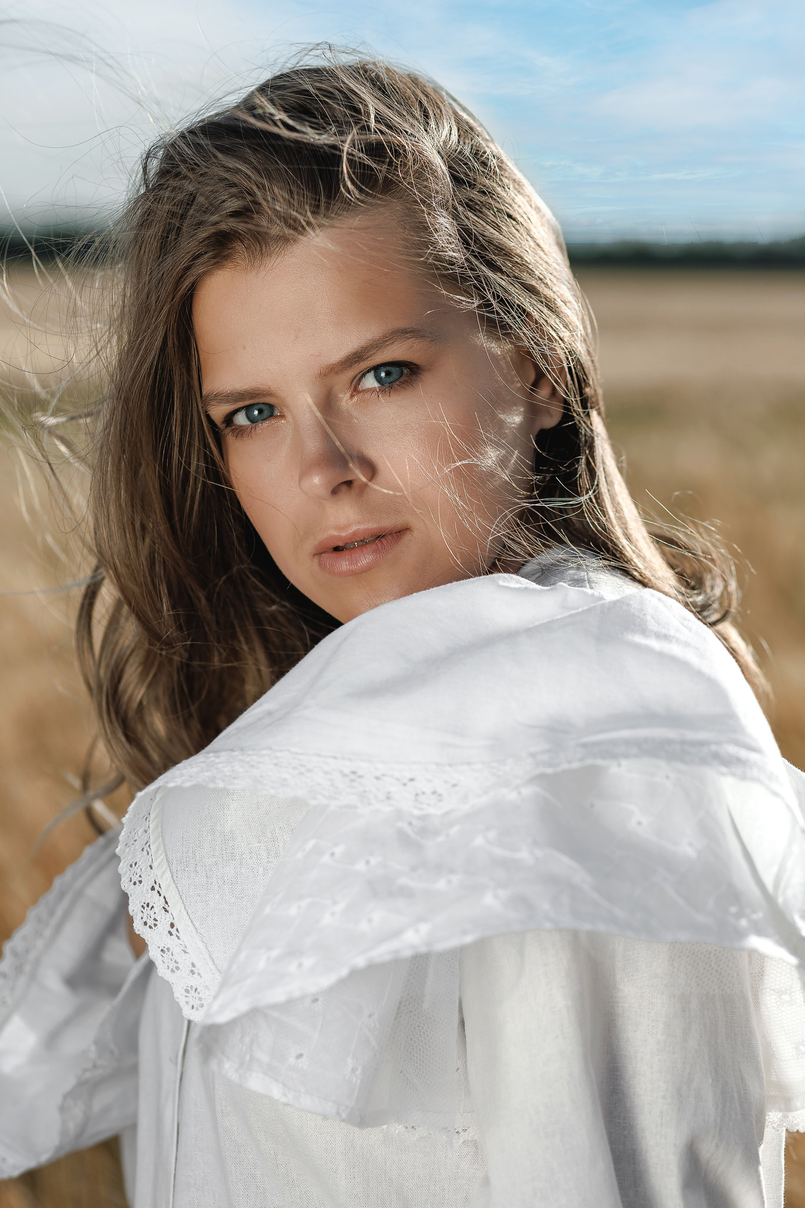 Татьяна в поле. Ирина Мезенцева | Женский и предметный фотограф | г. Омск