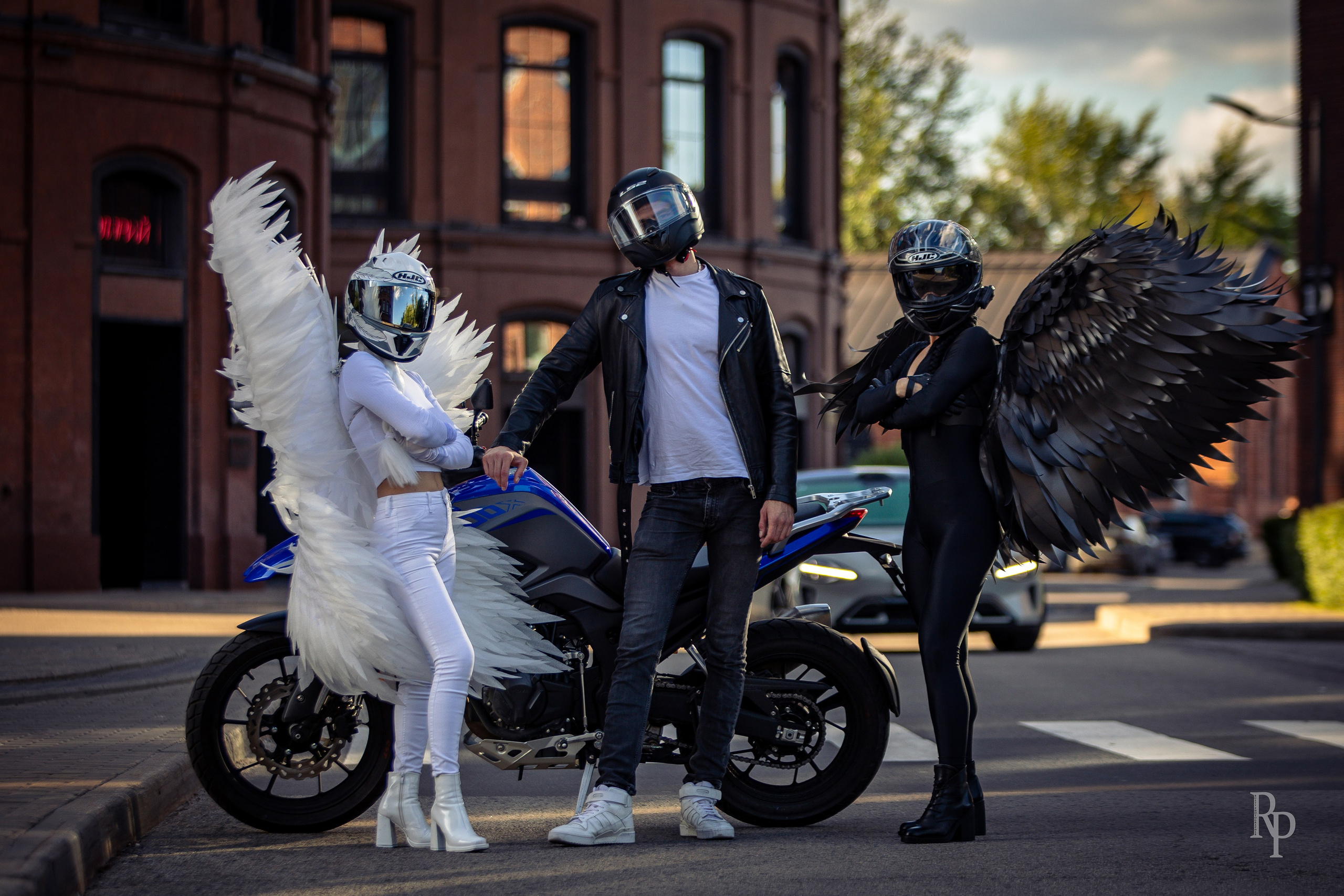 «Angel and demon». Rusty Photographer