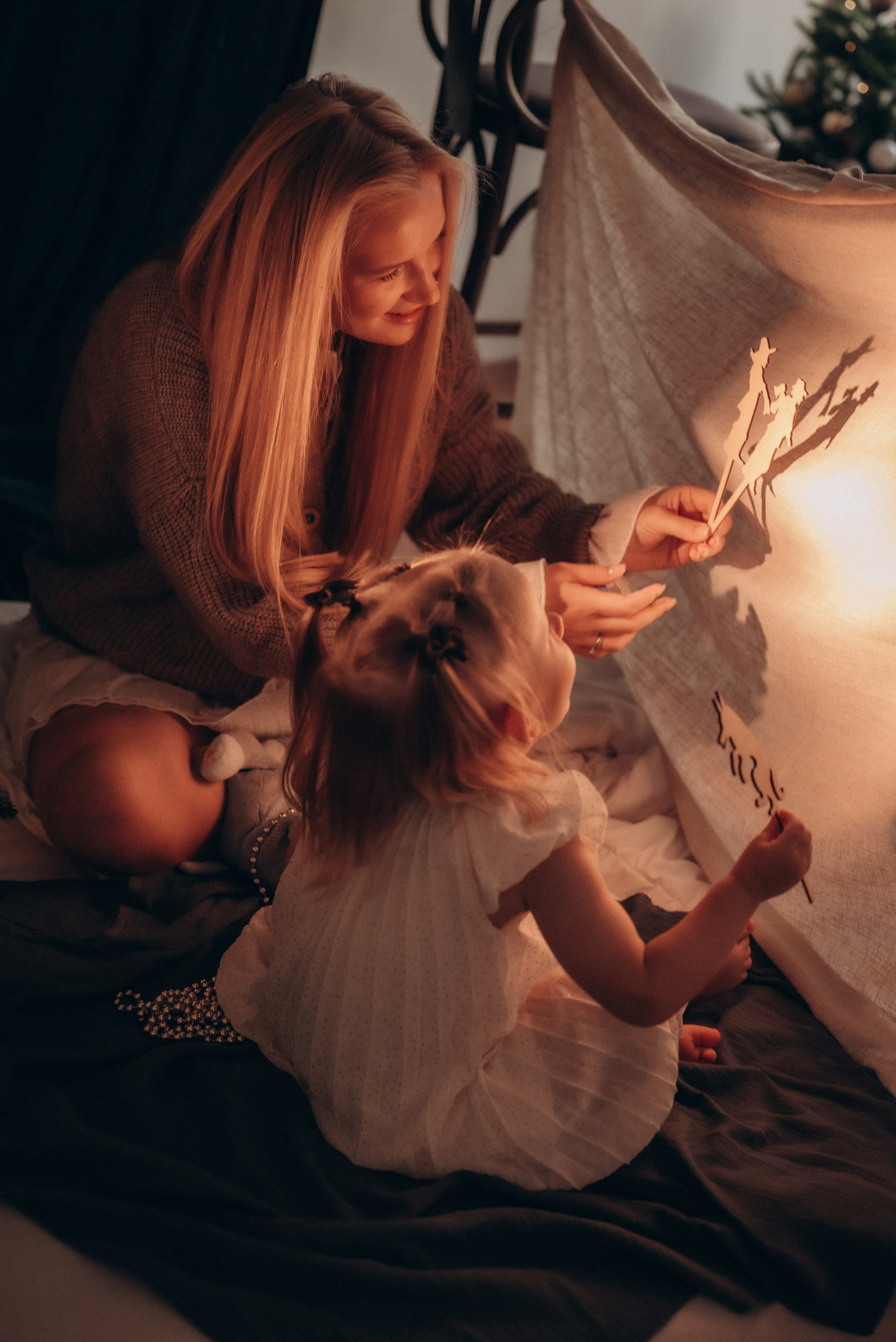 Ксения и Есения. Новогодняя. Семейный фотограф в Москве Дарья Пузикова