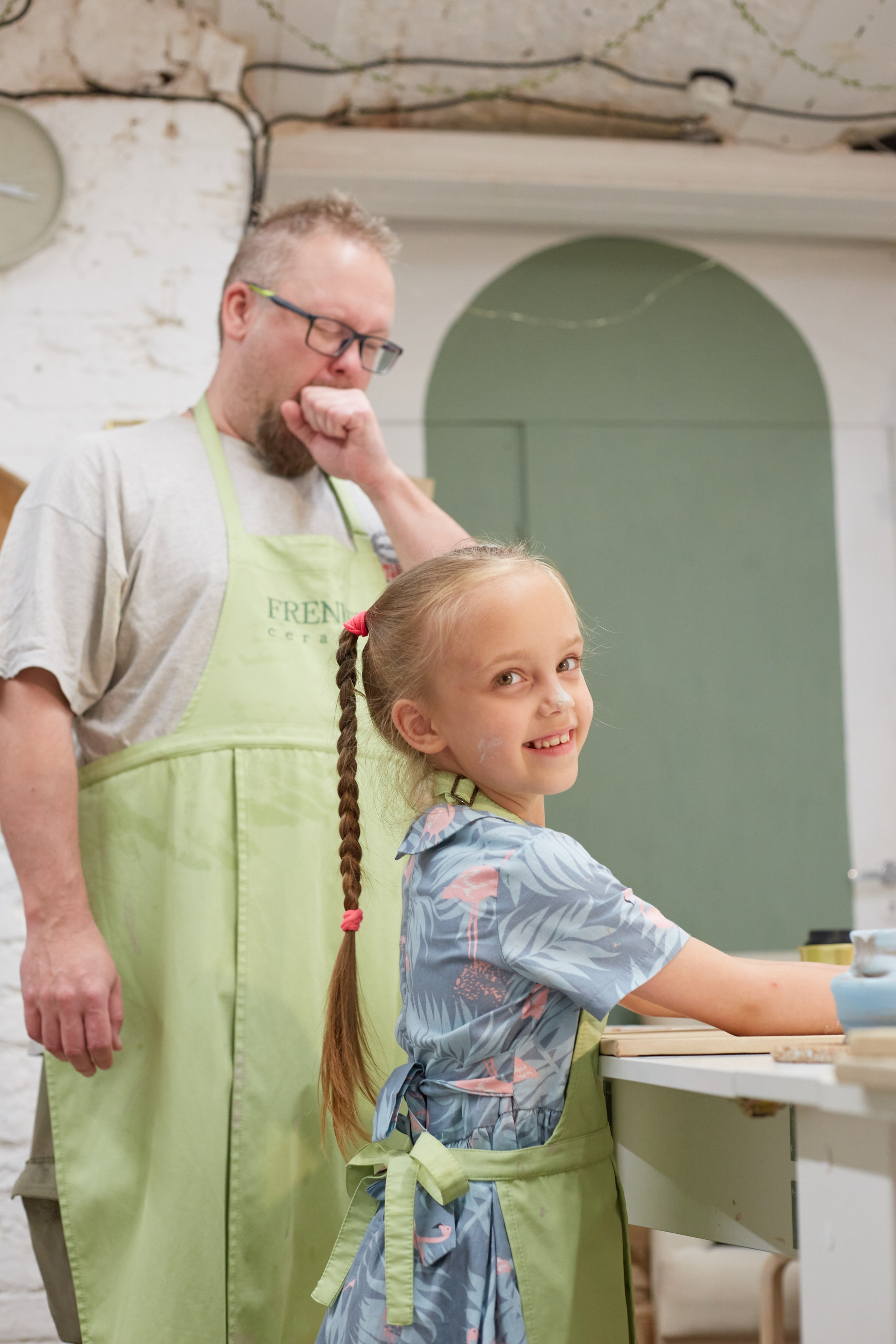 Семья в гончарной мастерской. Budanovaphoto.ru