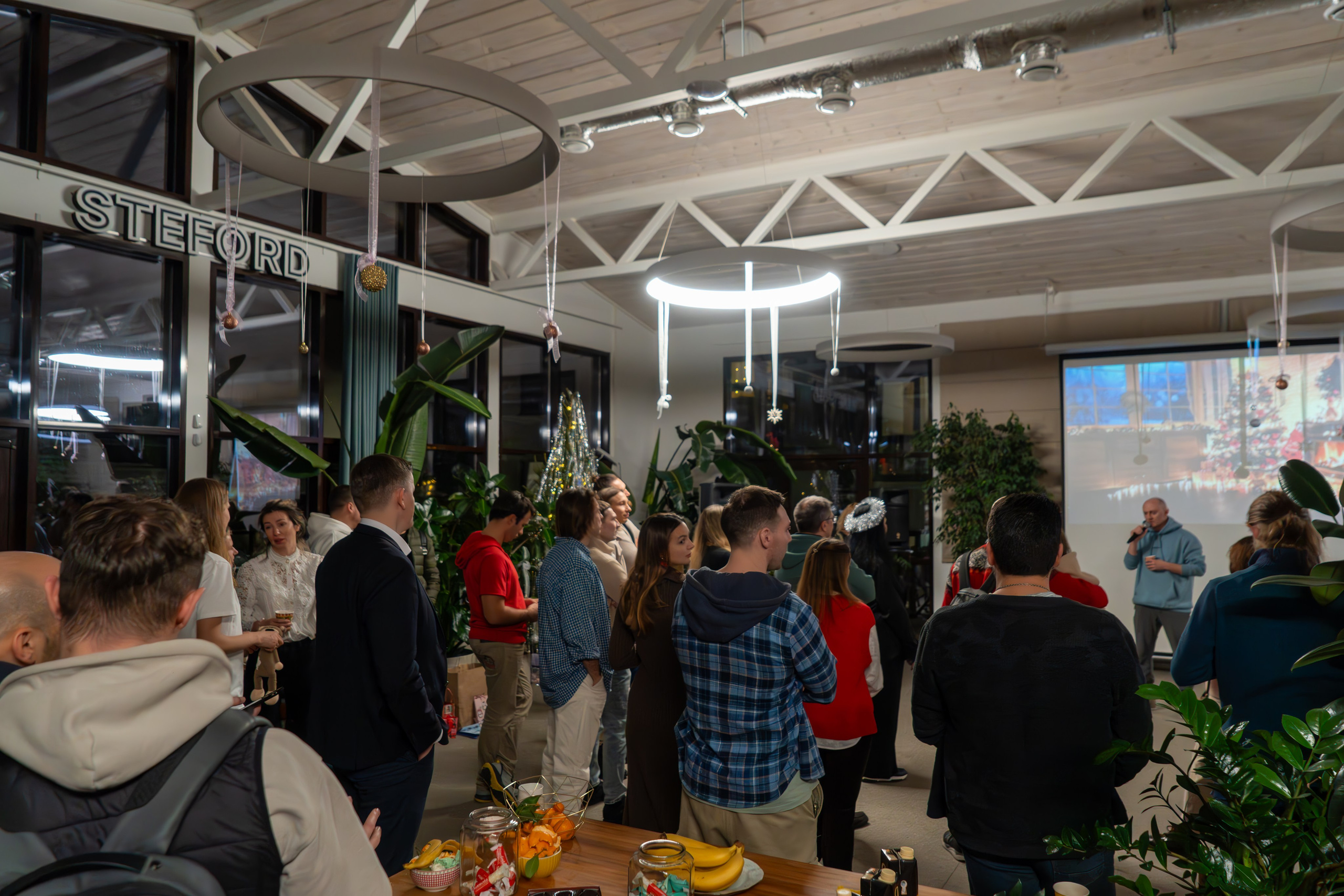 Предновогодняя встреча в пространстве Steford Hub. Репортажный фотограф в Красной Поляне и Сочи Павлюченко Екатерина