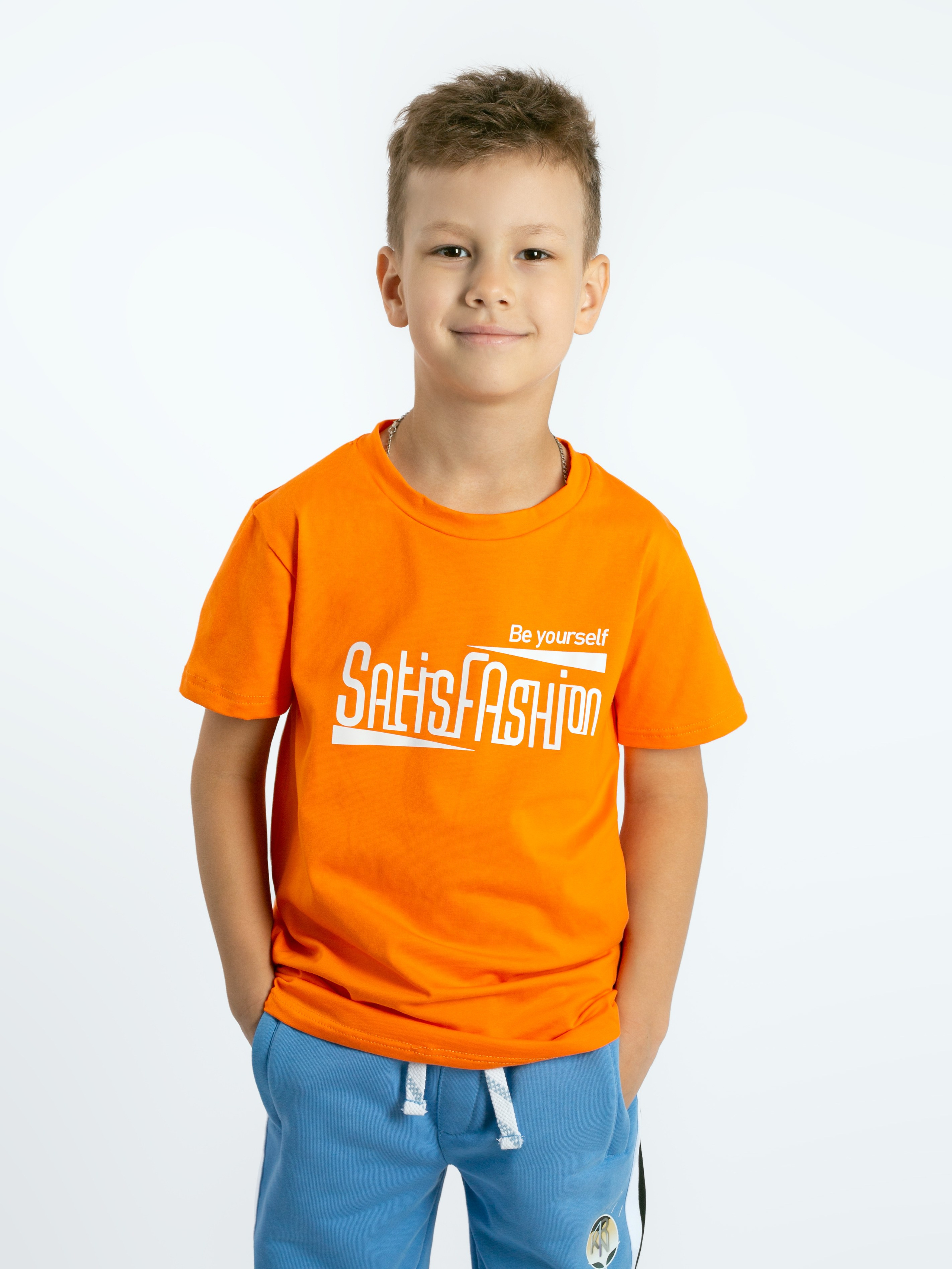 Детская одежда на белом фоне с тенями. Предметная, рекламная фотосъёмка в Орле. Предметный фотограф в Орле