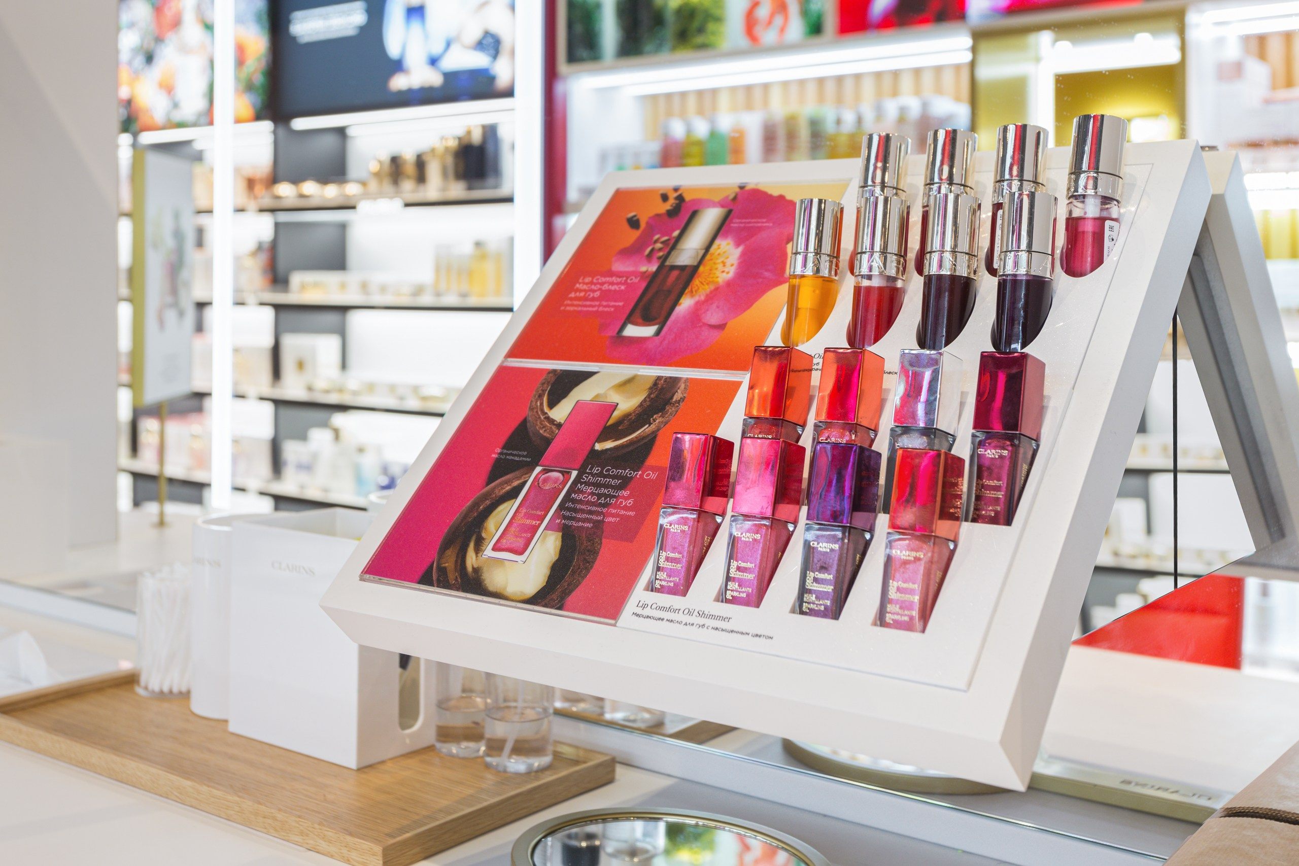 Коронер Clarins в «Золотом яблоке» в ТРЦ «Планета». Интерьерный фотограф и ретушер в Красноярске Денис Антропов