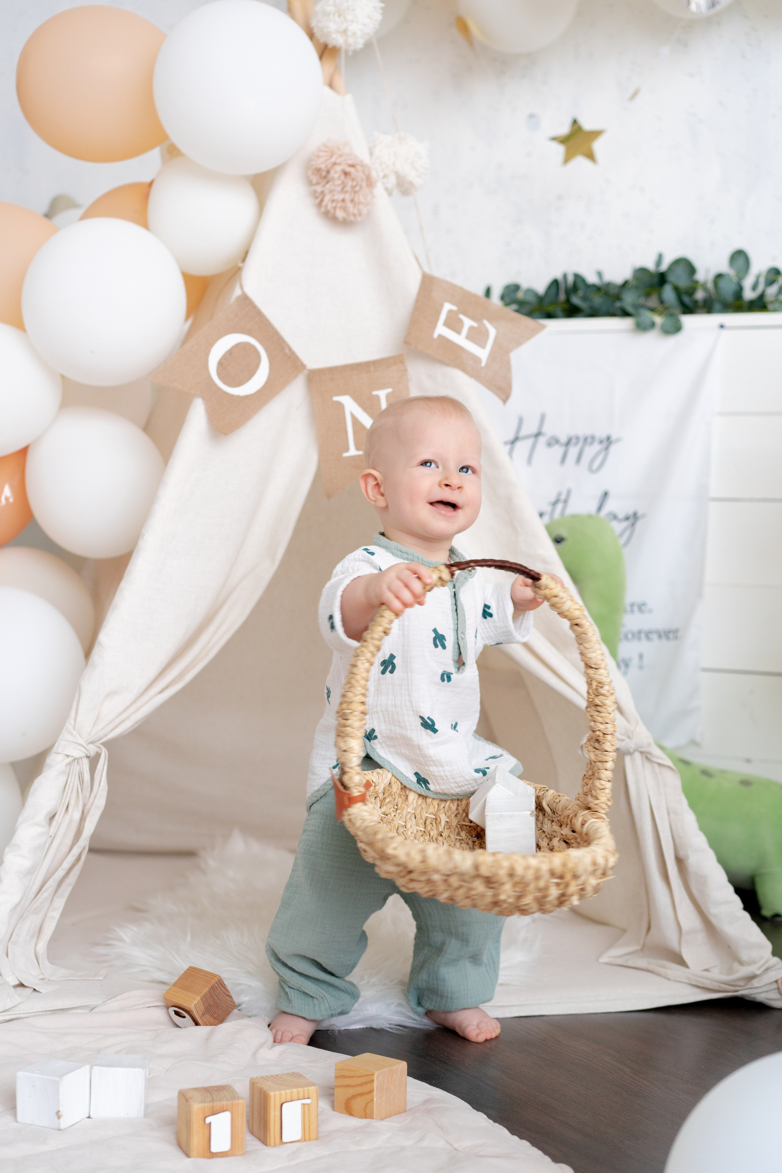 Первый день рождения малыша. Детская, семейная фотостудия в Санкт-Петербурге