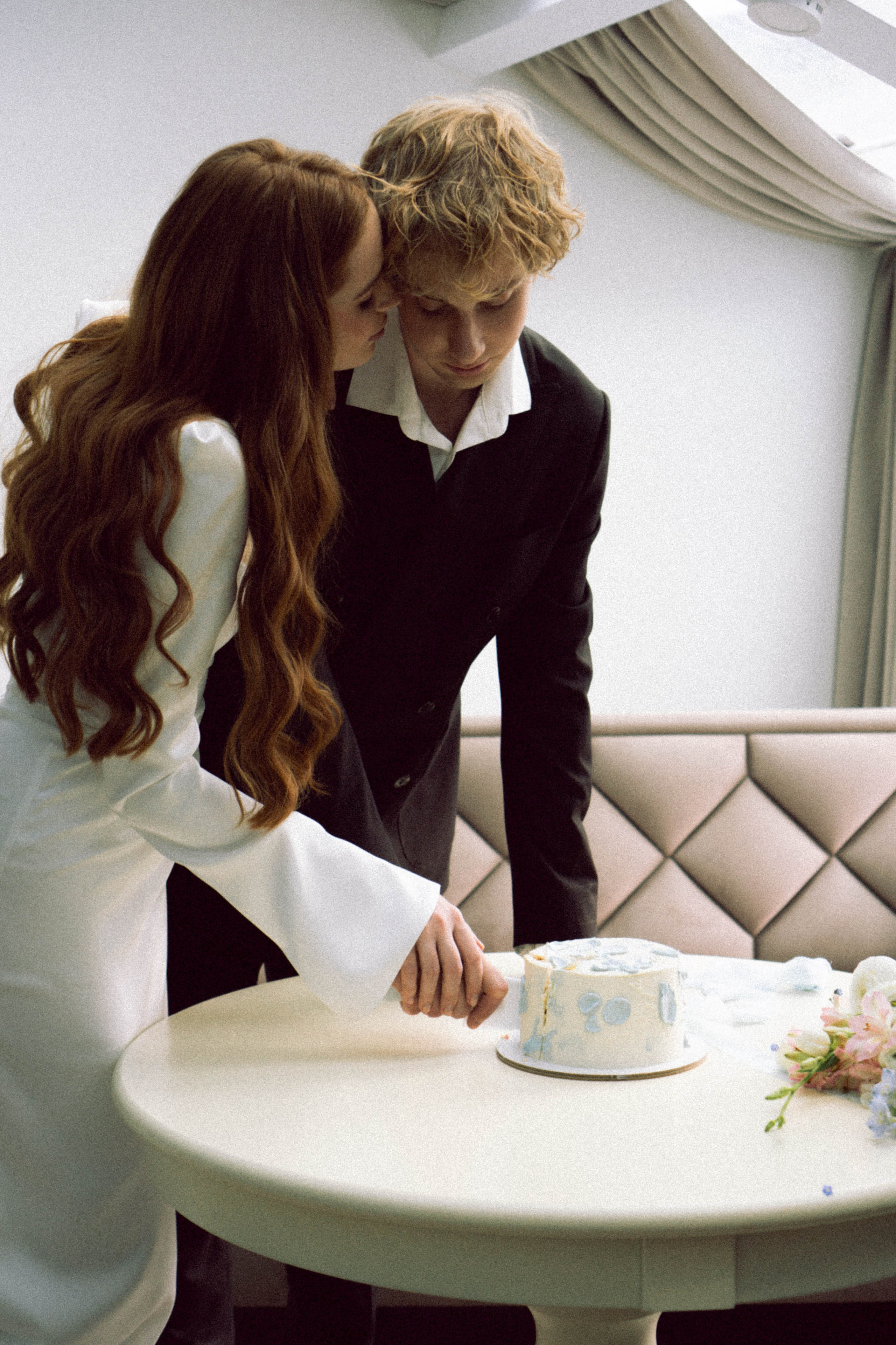 СВАДЕБНАЯ СЬЕМКА В ОТЕЛЕ. СБОРЫ ЖЕНИХА И НЕВЕСТЫ И ТАКЖЕ ТОР И ПОДГОТОВКА К ПРОГУЛКЕ. Профессиональный фотограф, Санкт-Петербург — Виктория Богомолова