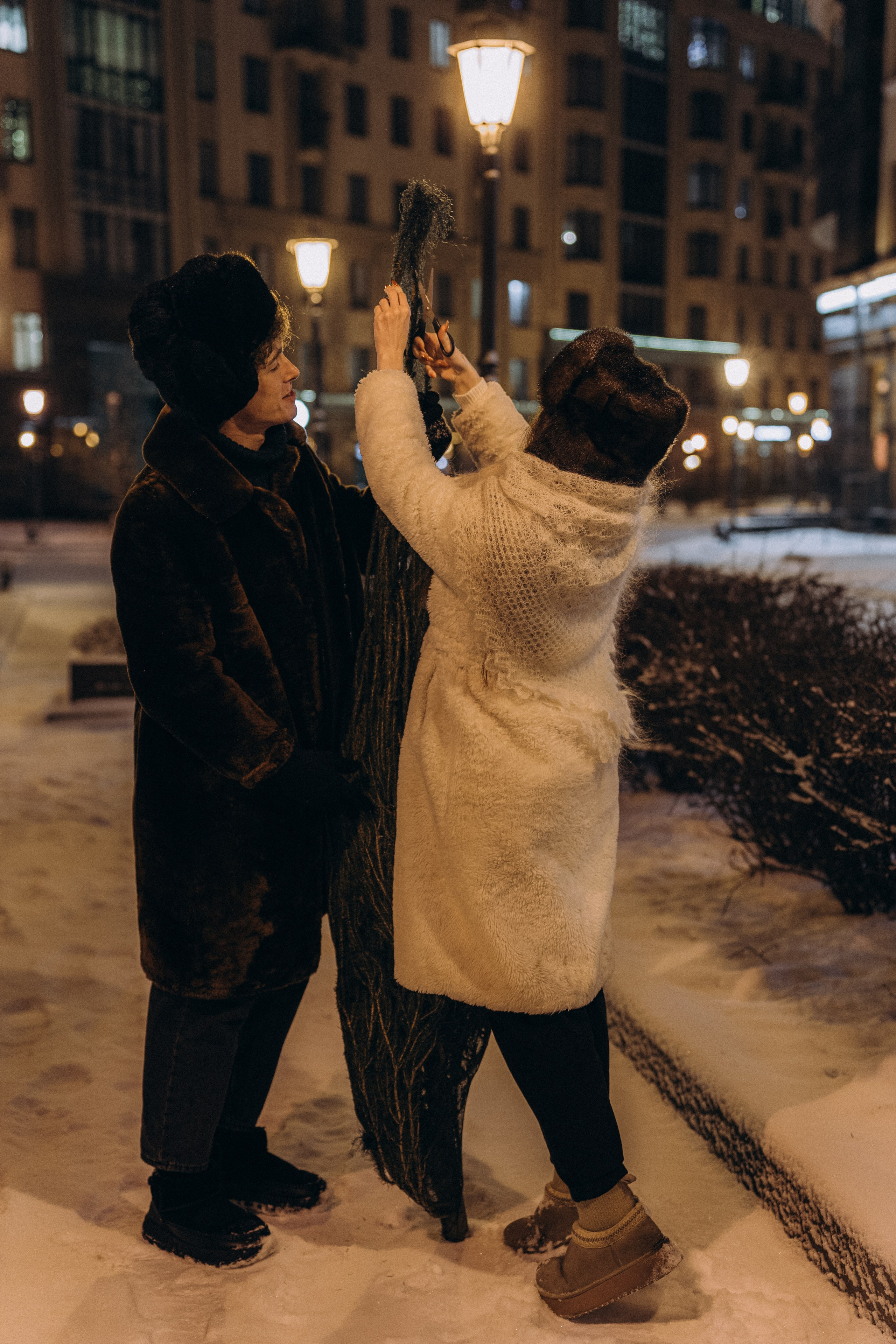 НОВОГОДНЯЯ ПРОГУЛКА ПАРЫ ПО ЧЕРНЫШЕВСКОЙ ПЕРЕД НОВЫМ ГОДОМ. Профессиональный фотограф, Санкт-Петербург — Виктория Богомолова