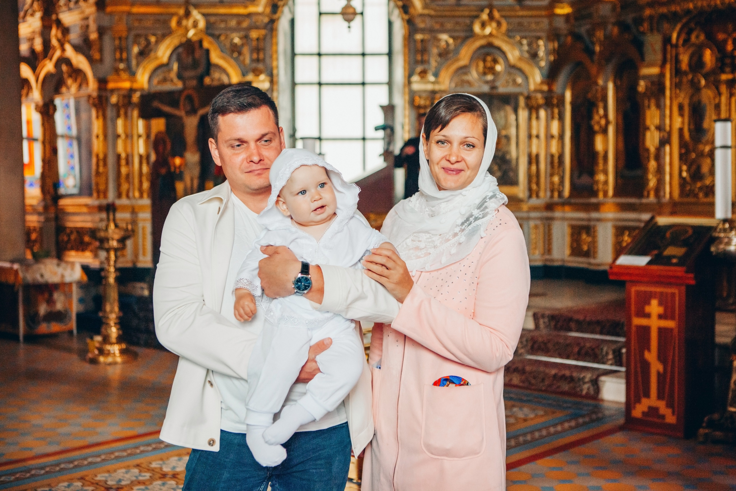 Крещение ребенка в церкви. Фотограф Ольга Ефремова