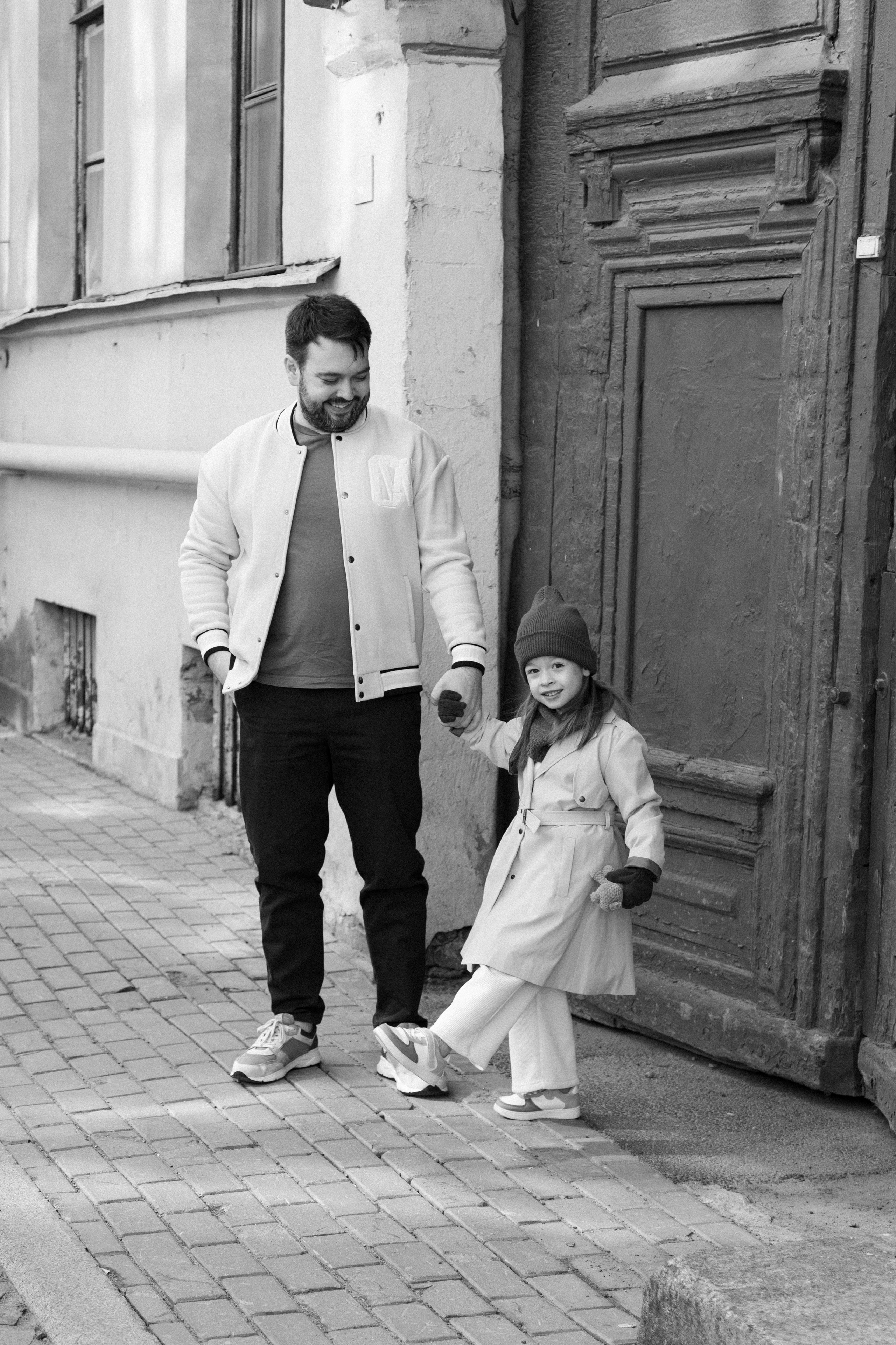 Весенняя фотопрогулка папы и дочки на Васильевском острове. Детский и контент фотограф Надя Волкова Санкт-Петербург