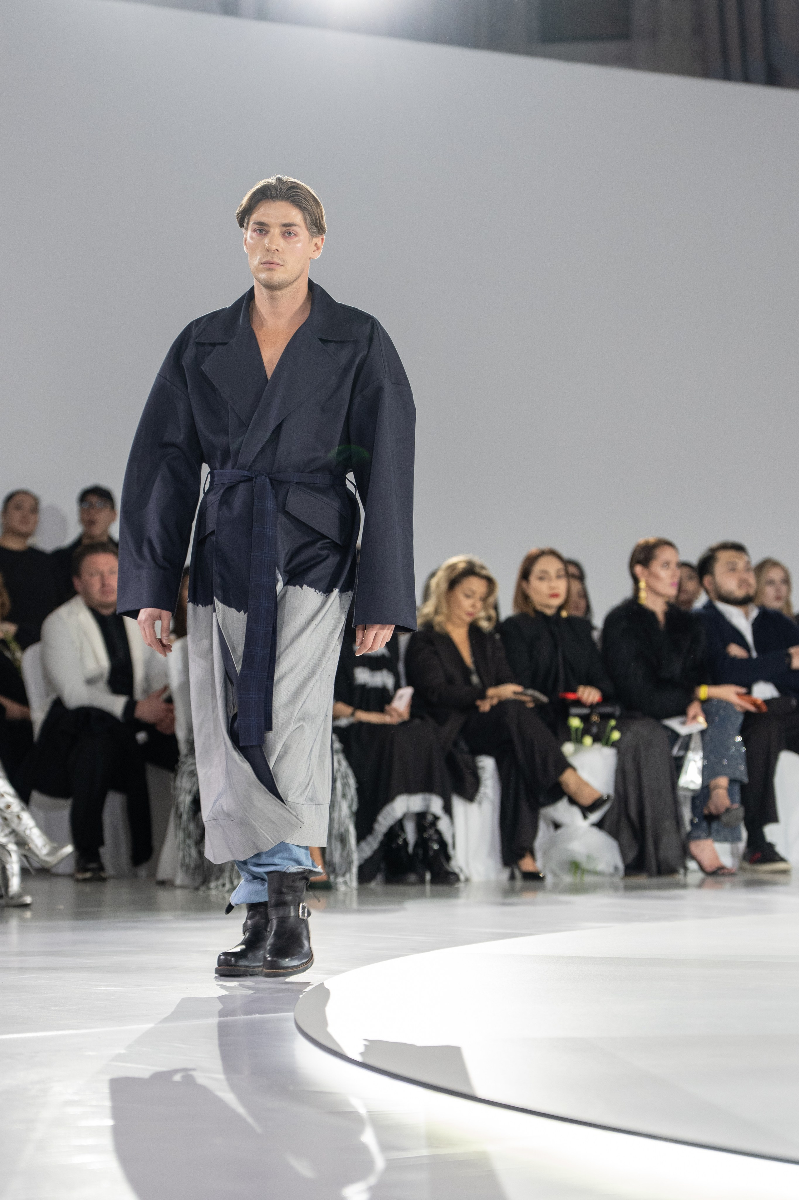 Брэнд Yang Lain. Сайт Алматинского НЮ АРТ, будуар и фэшн фотографа Дениса Карпенко