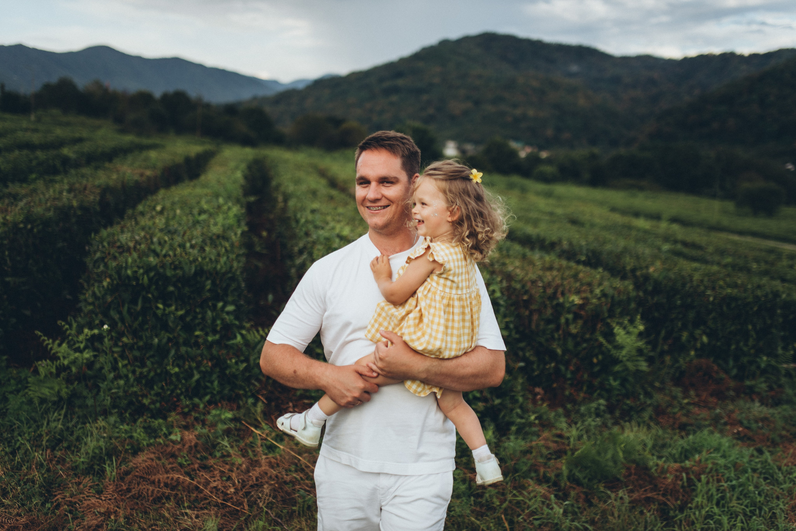 Семейная фотосессия на чайной плантации Сочи. Фотограф в Сочи — Маргарита Поганова