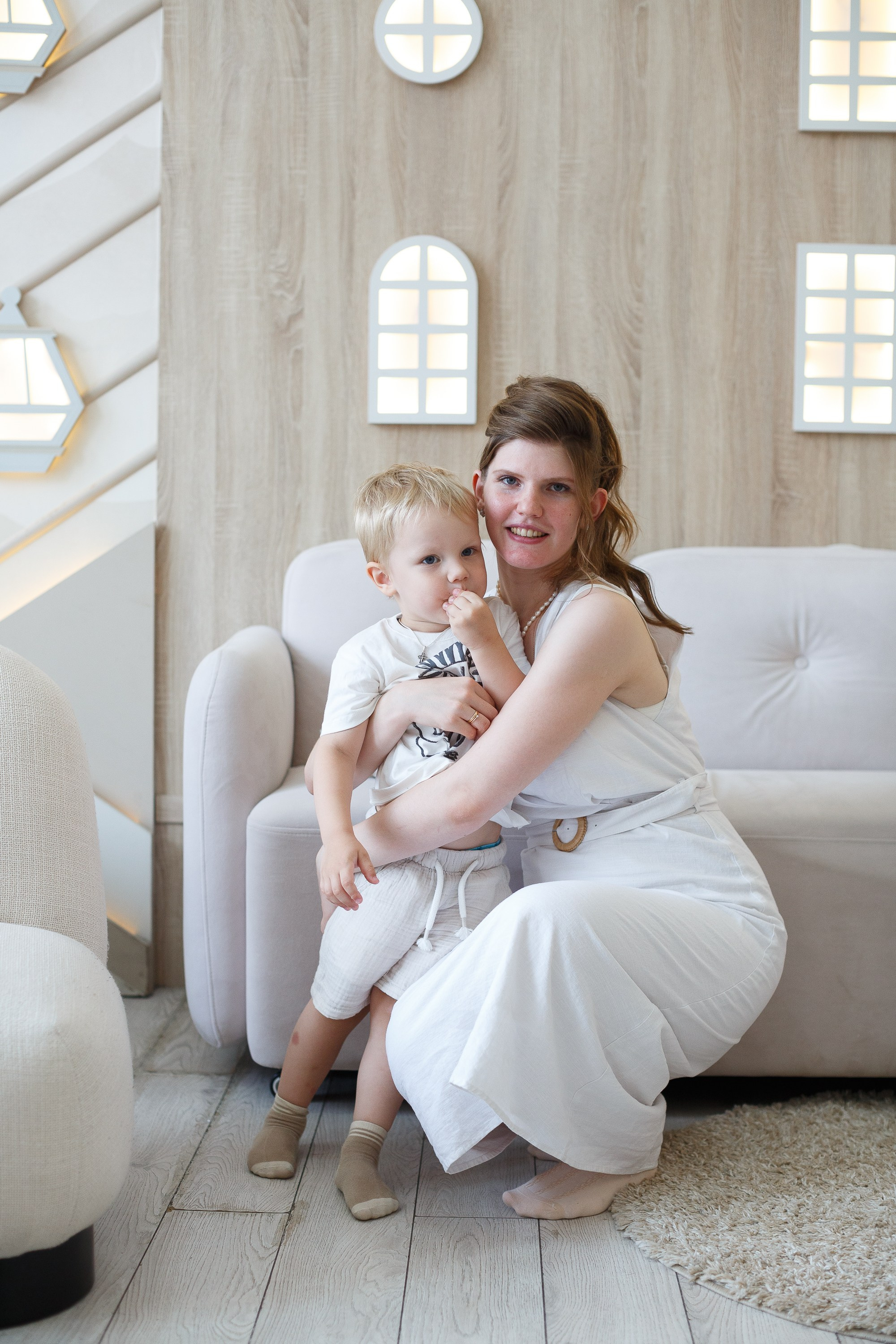 Семейная фотосессия в студии. Фотограф в Москве для семейной фотосессии Юревич Арсений.