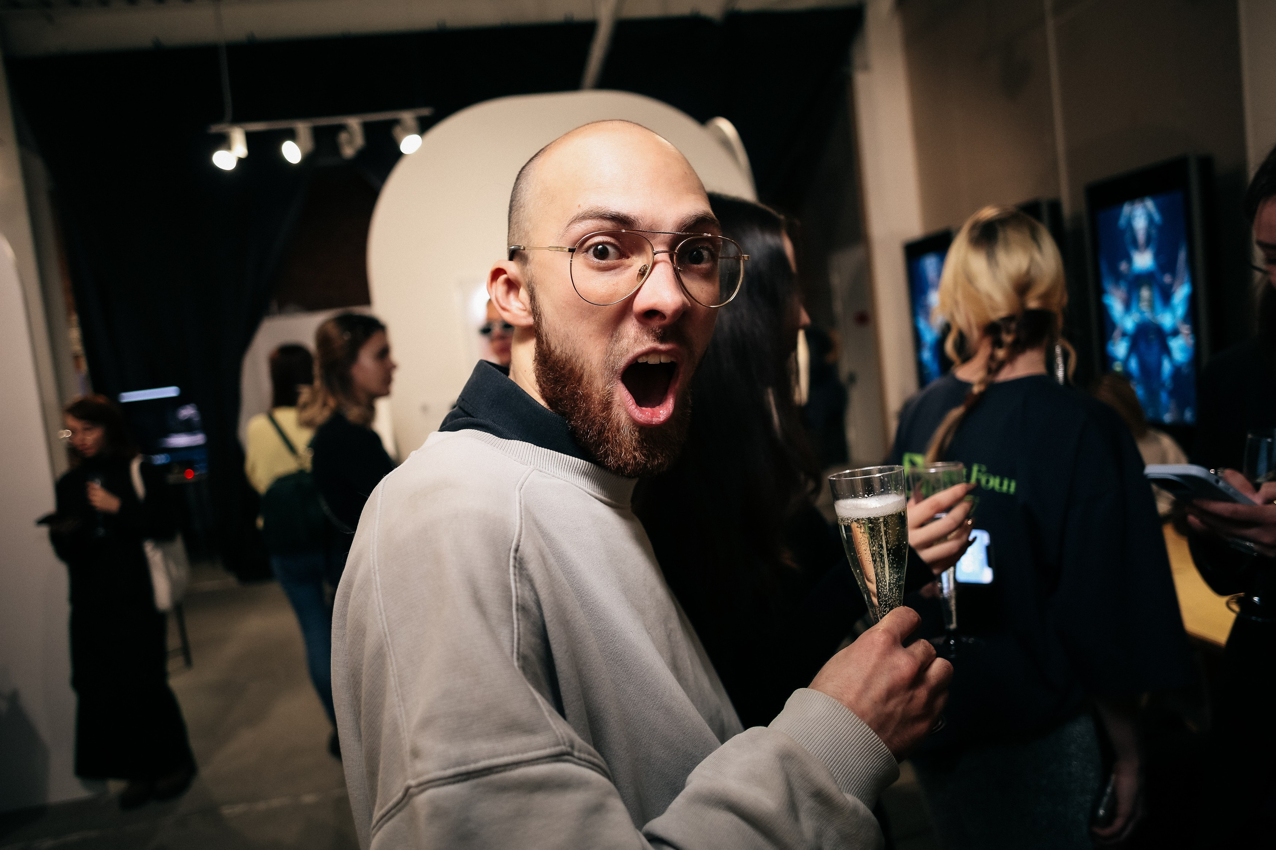 Фотосъёмка галереи. Портретный и репортажный фотограф. Мыльников Илья