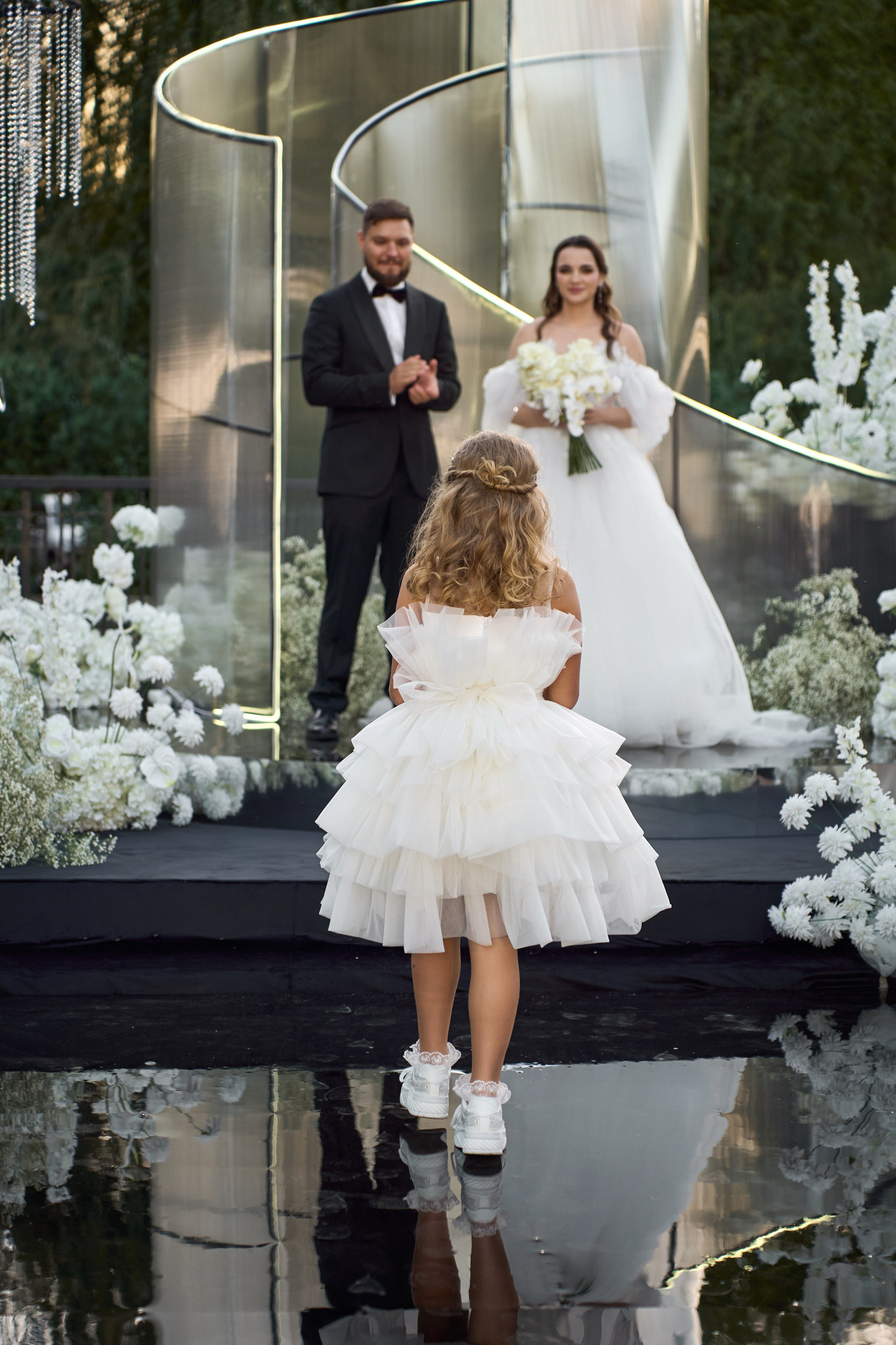 Свадьба с искусственным интеллектом в Усадьбе фамилии от ТВИНС СТУДИО лучших фотографов Краснодара. ТВИНС СТУДИО — лучшие свадебные фотографы и видеографы в Краснодаре