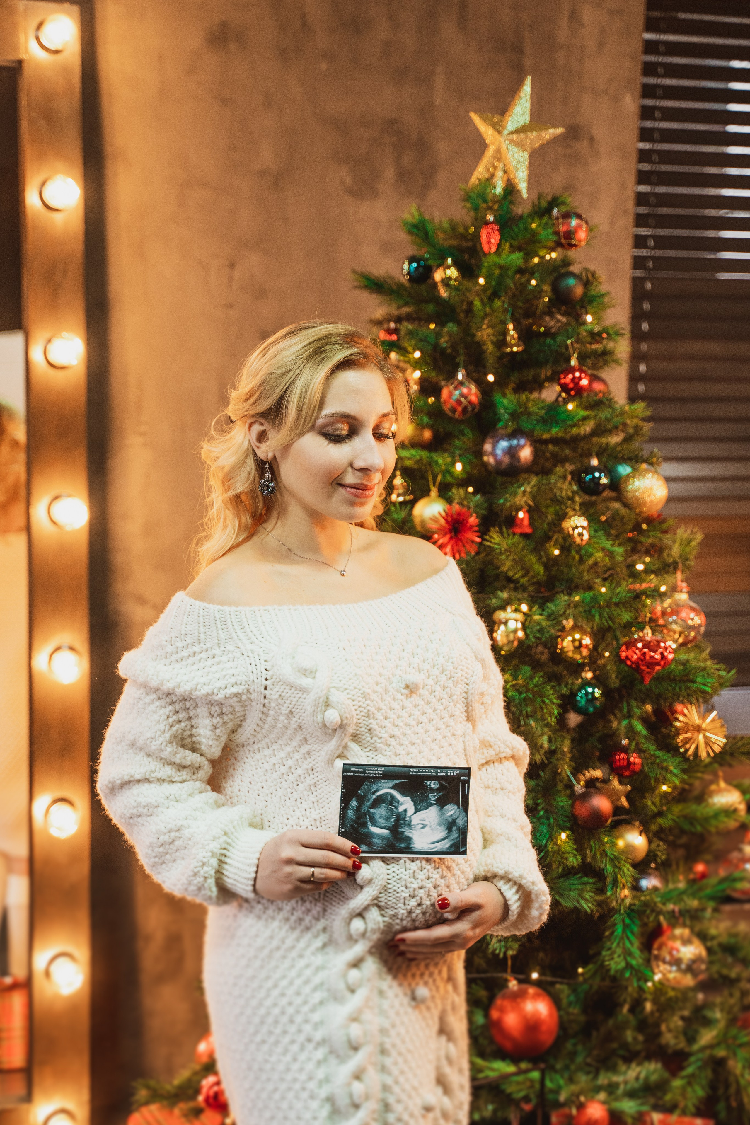 Новогодняя фотосессия беременности в студии. Анна и Кирилл. Свадебный и репортажный фотограф в Уфе| Осетрова Ольга