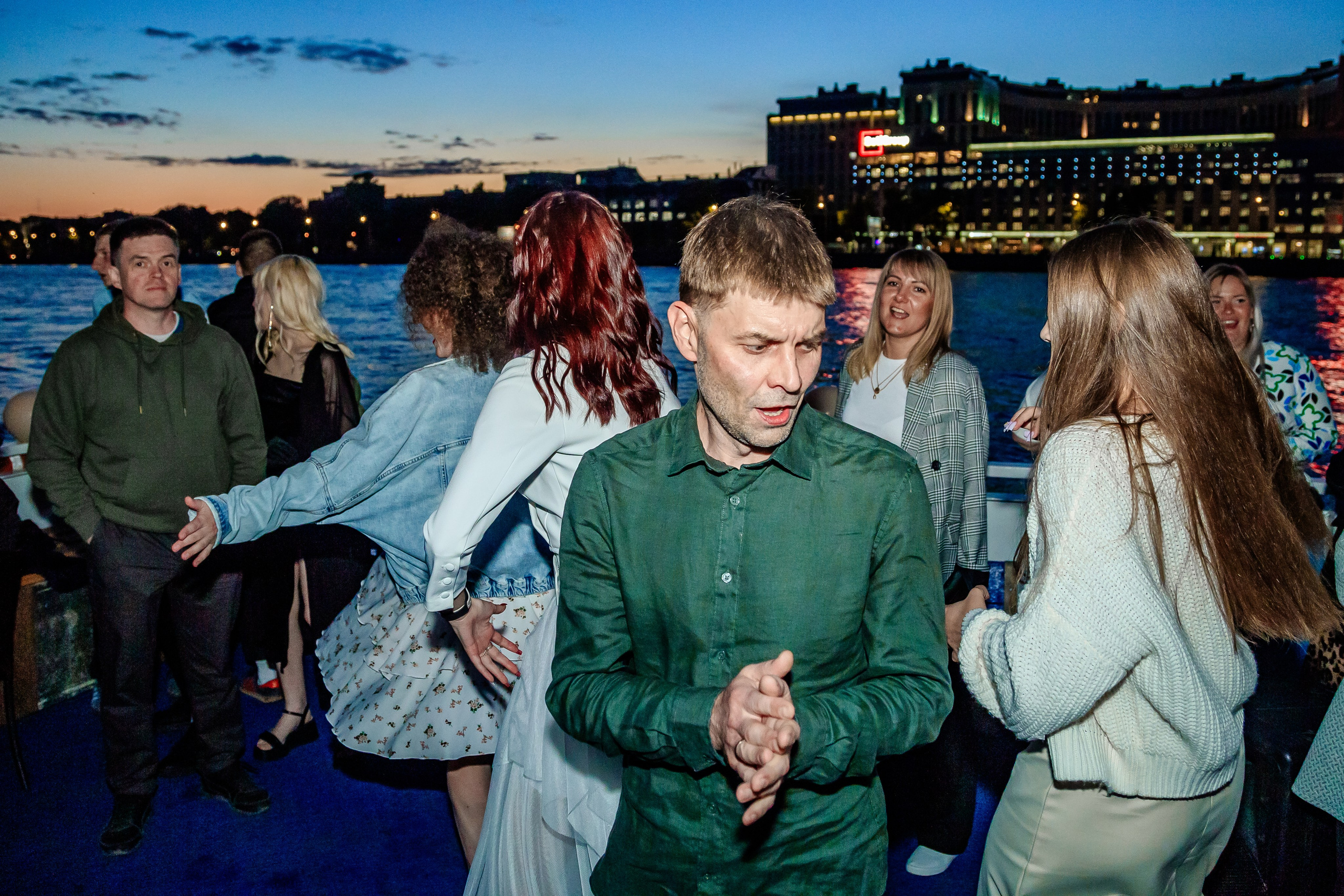 Выпускной на теплоходе. Фотограф в Санкт-Петербурге Чумаков Семен