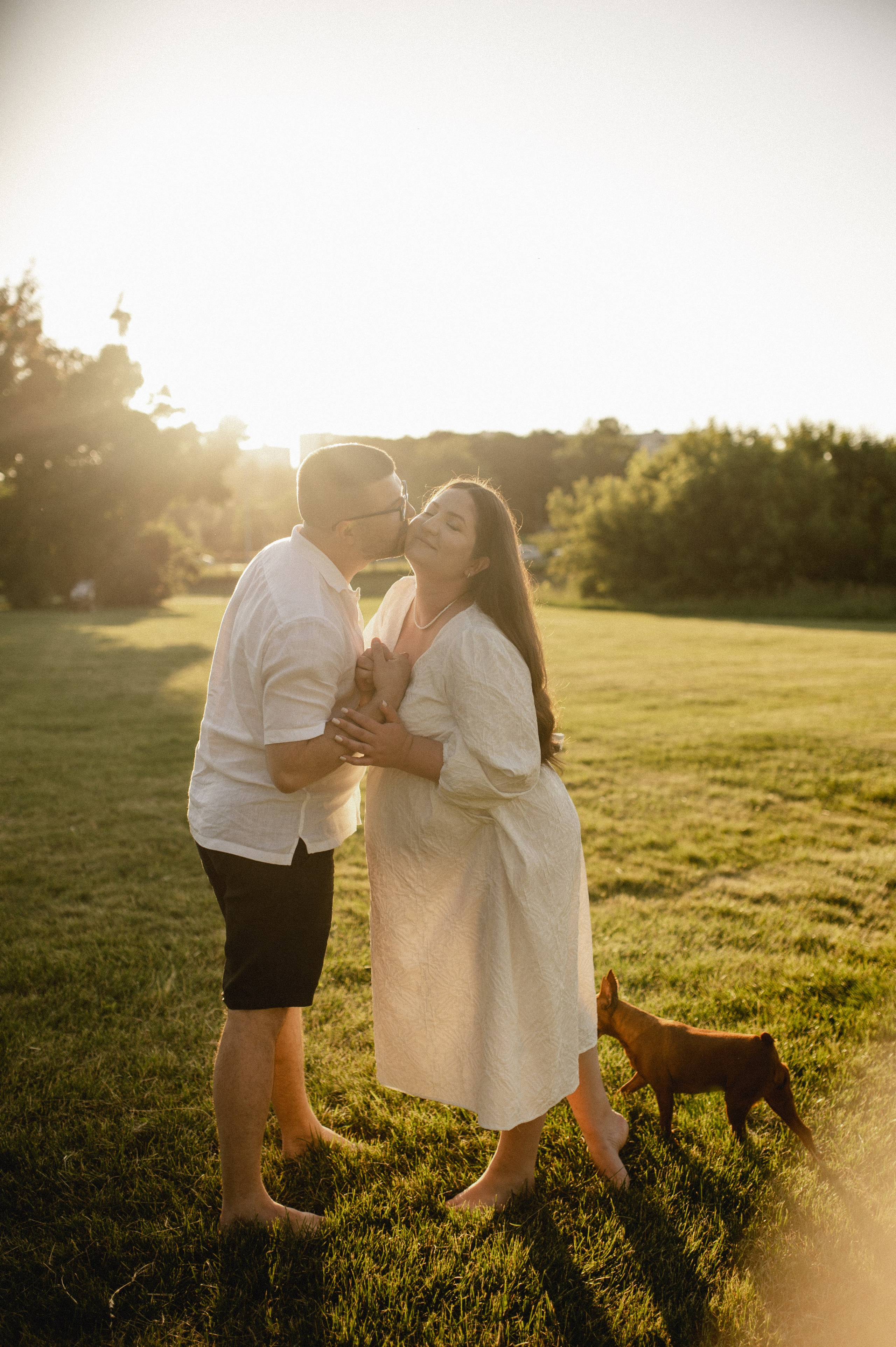 Фотосессия беременности на природе в парке Москвы. Семейная фотосессия Бутово Москва фотограф Алина Морщагина