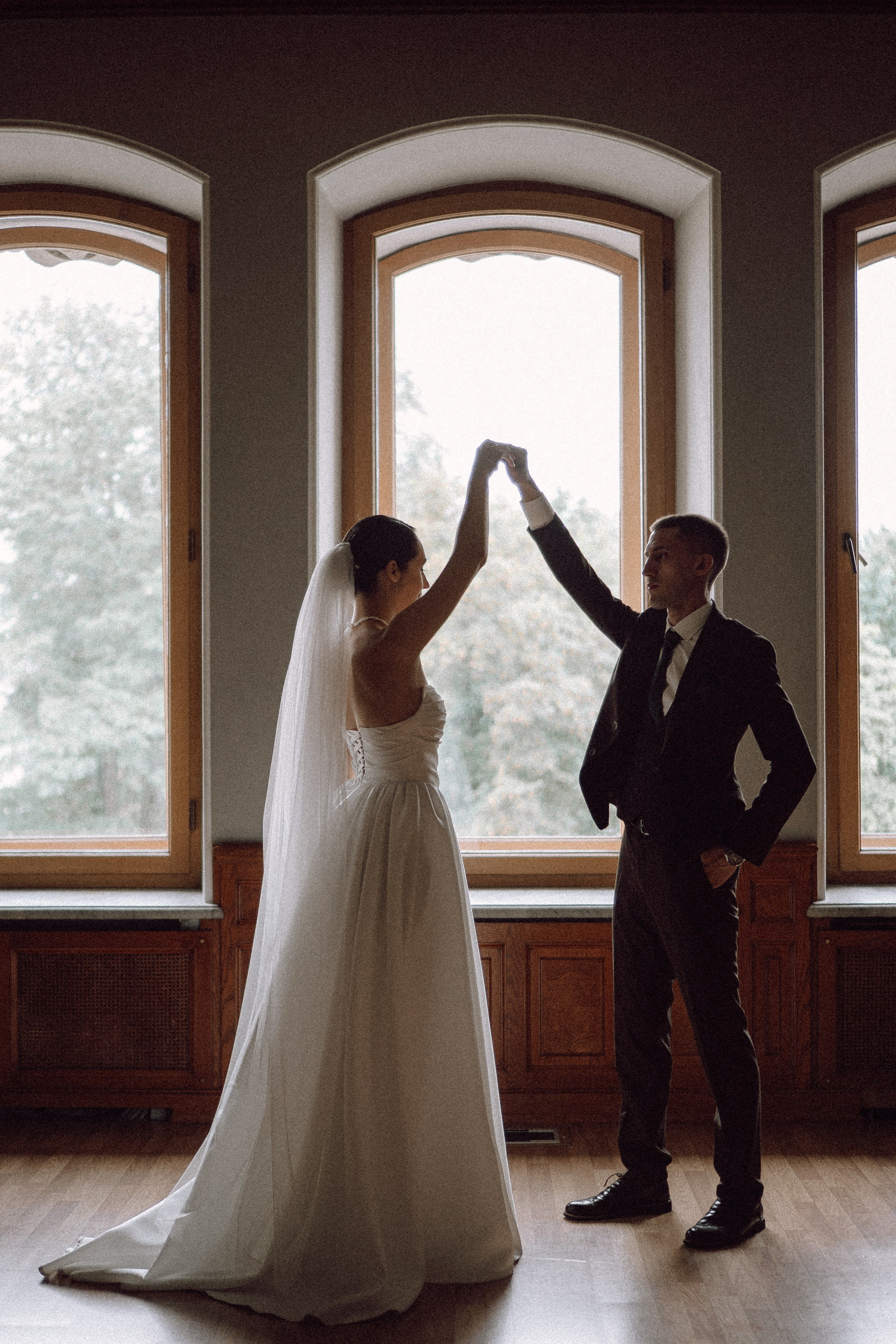 СВАДЕБНАЯ ПРОГУЛКА В САНТК-ПЕТЕРБУРГЕ (ИСАКИЕВСКИЙ СОБОР, ЗИМНЯЯ КАНАВКА, ЭРМИТАЖ И БОЛЬШАЯ МОРСКАЯ УЛИЦА). Профессиональный фотограф, Санкт-Петербург — Виктория Богомолова