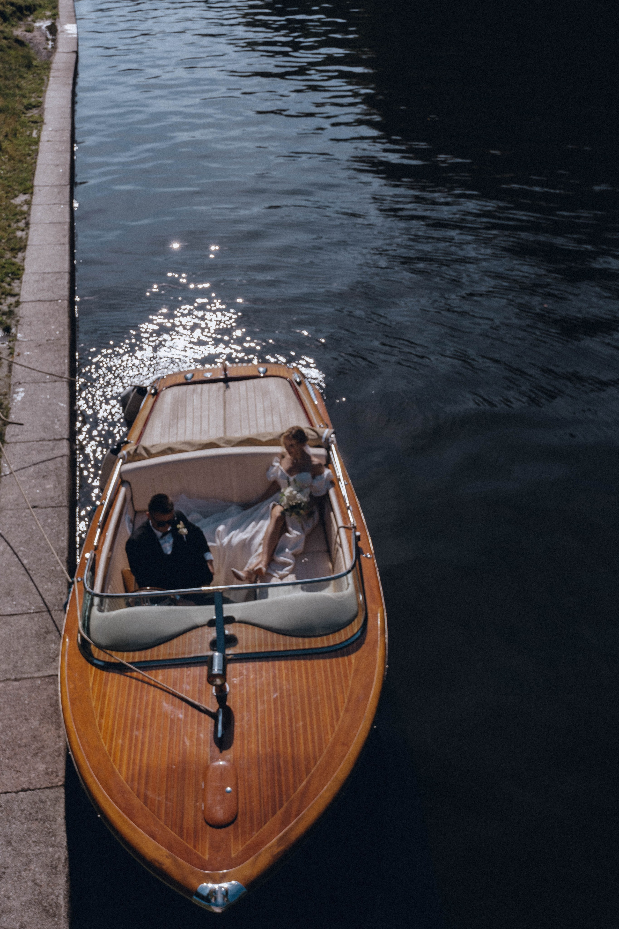 СВАДЕНБНАЯ СЬЕМКА НА КАТЕРЕ ПО КАНАЛАМ САНКТ-ПЕТЕРБУРГА И В АКВАТОРИИ НЕВЫ. Профессиональный фотограф, Санкт-Петербург — Виктория Богомолова