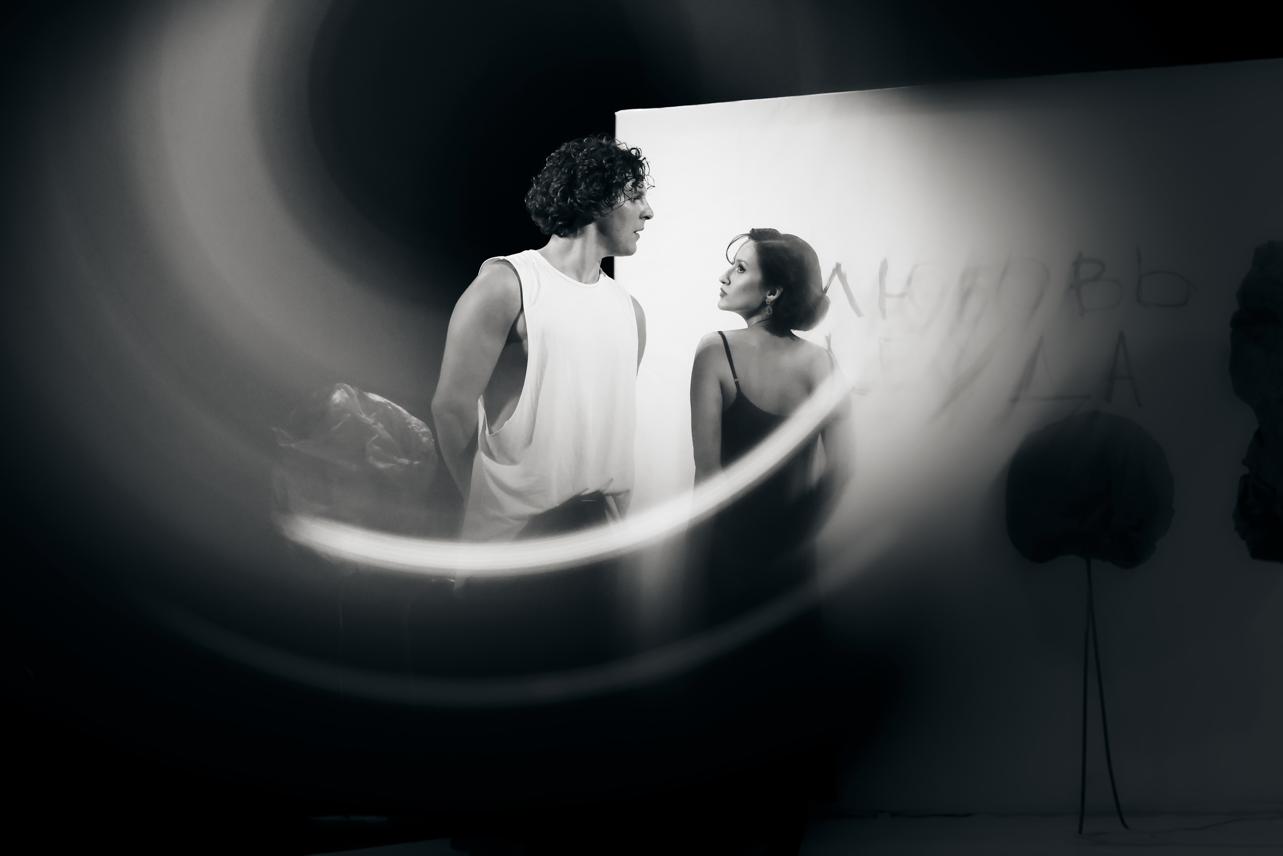 Спектакль «Забыть Герострата» (серия — монохром), Театр «Сначала-Сначала театр». Наталья Алексеенко. Фотохудожник в Москве. Репортаж, портрет, стрит