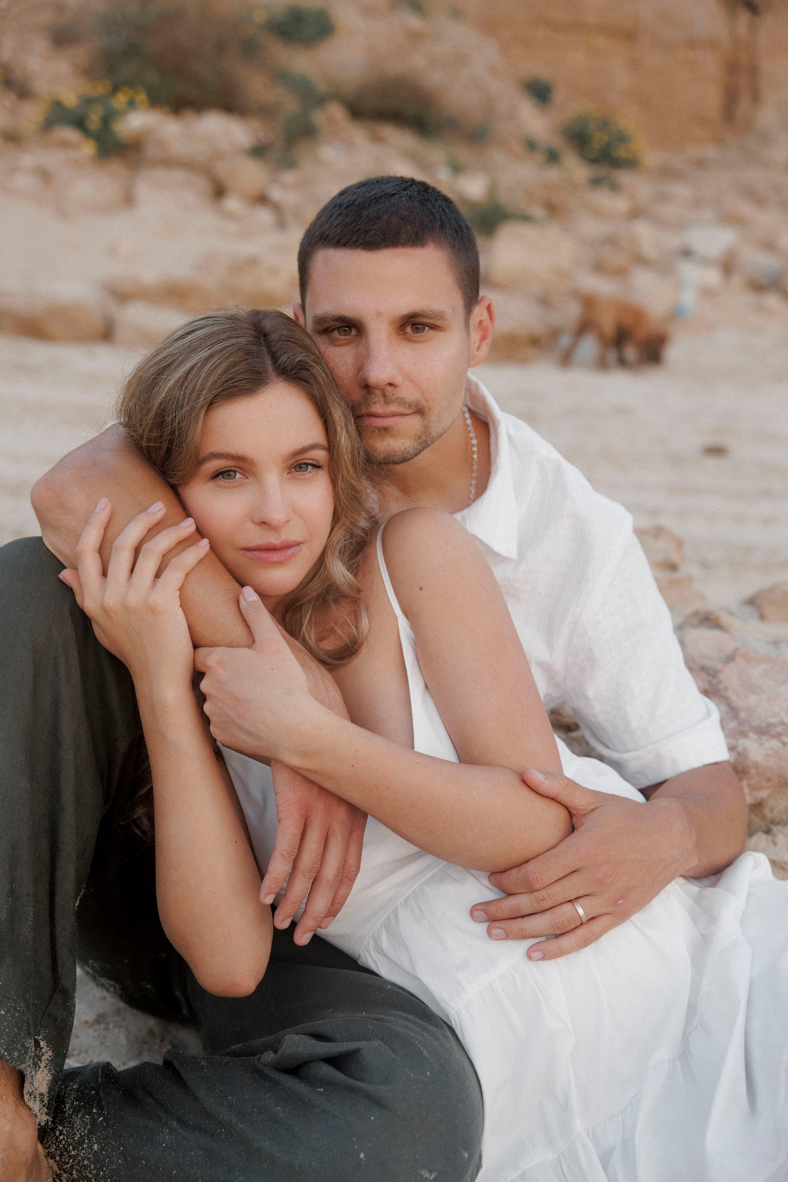 Pregnancy photoshoot near the sea (cloudy weather). Главная