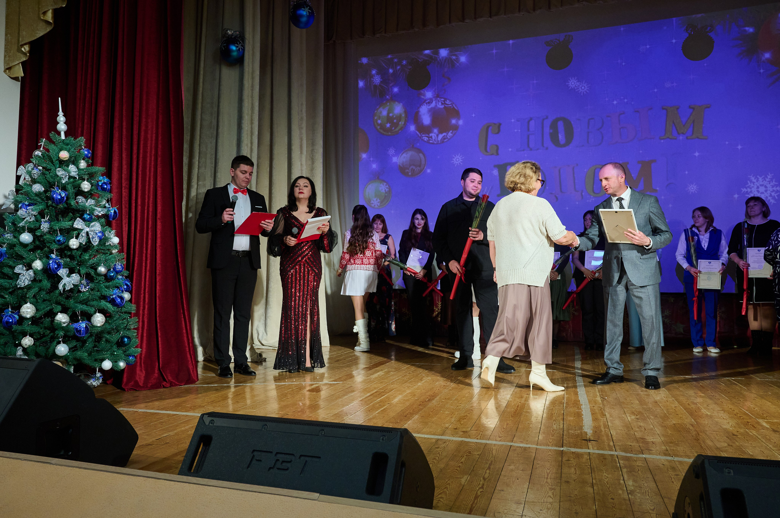 Концерт НГ В ДК. Жизнь курорта Кабардинка в фотографиях