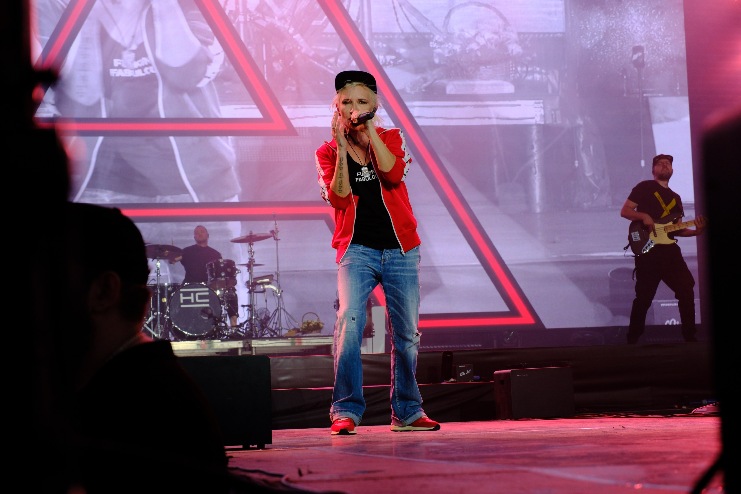 Диана Арбенина (группа «Ночные снайперы») — Москва, МТС Live Лето 2024. RedGeek - блогер и стручњак за образовање и ИТ Кирил Ситнов