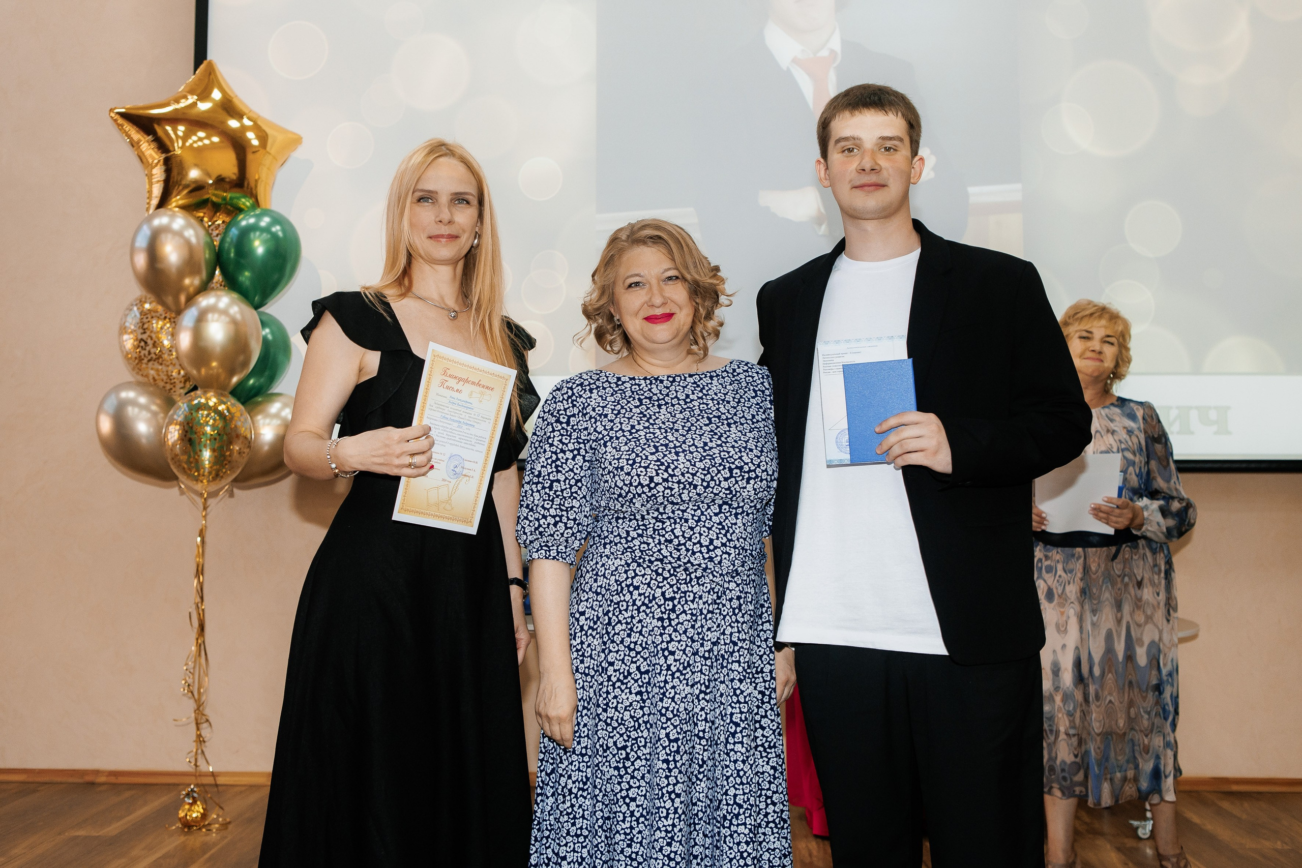 Выпускной Гимназия 12 2024 г. Свадебный и портретный Фотограф в Липецке Дмитрий Котюков