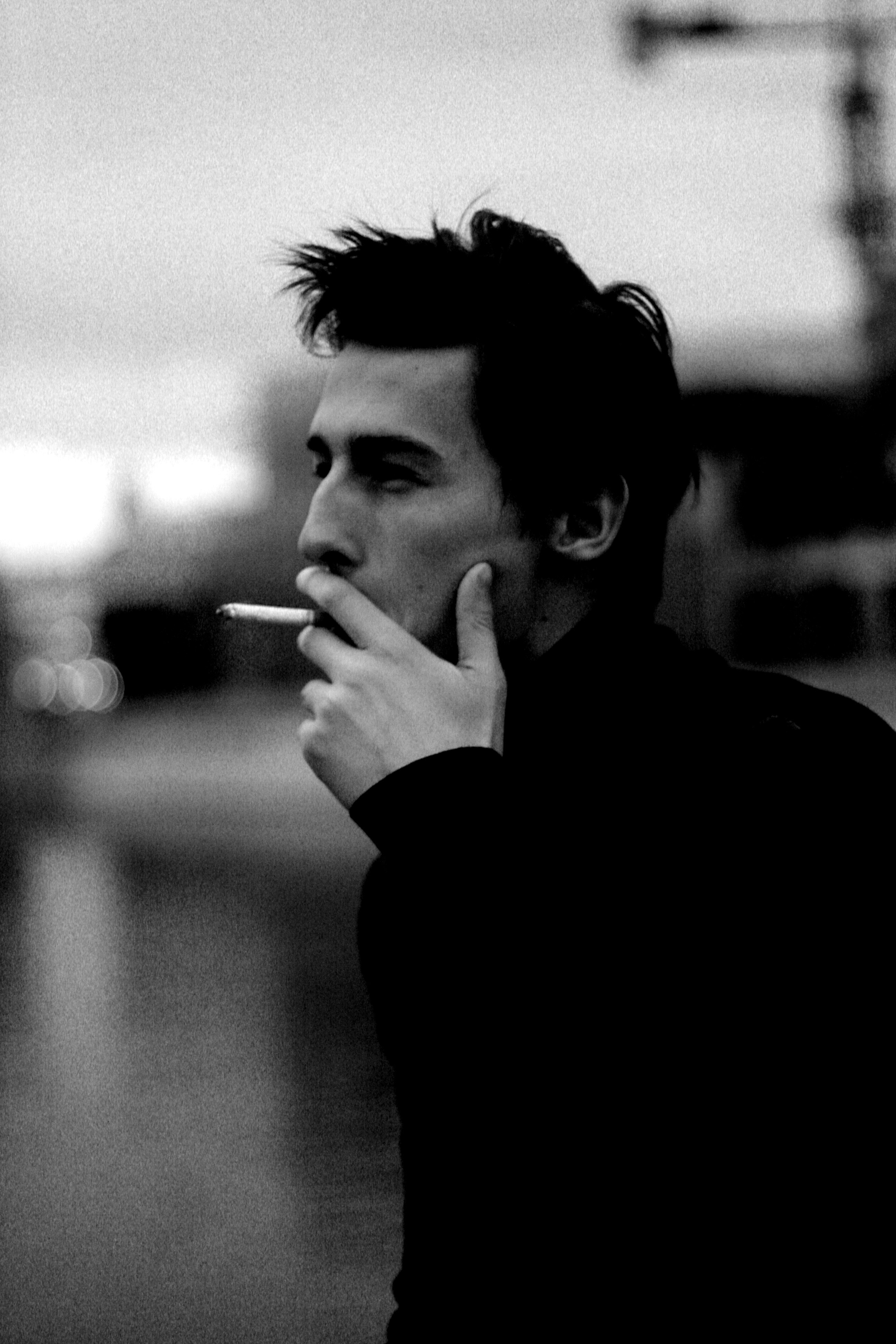 портрет с сигаретой