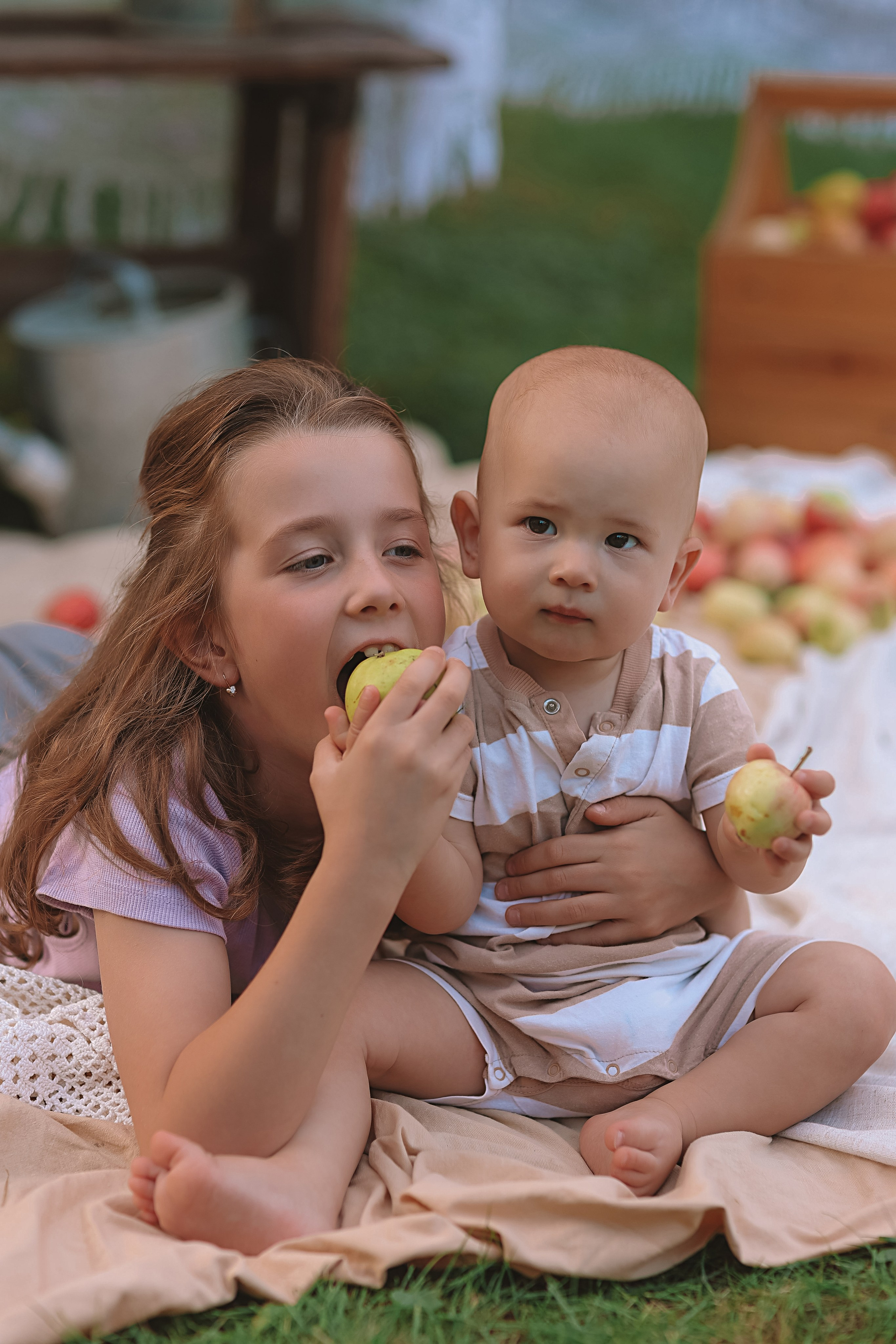Яблоки. Семейный фотограф Тюмень, фотограф на роды Салмина Мария