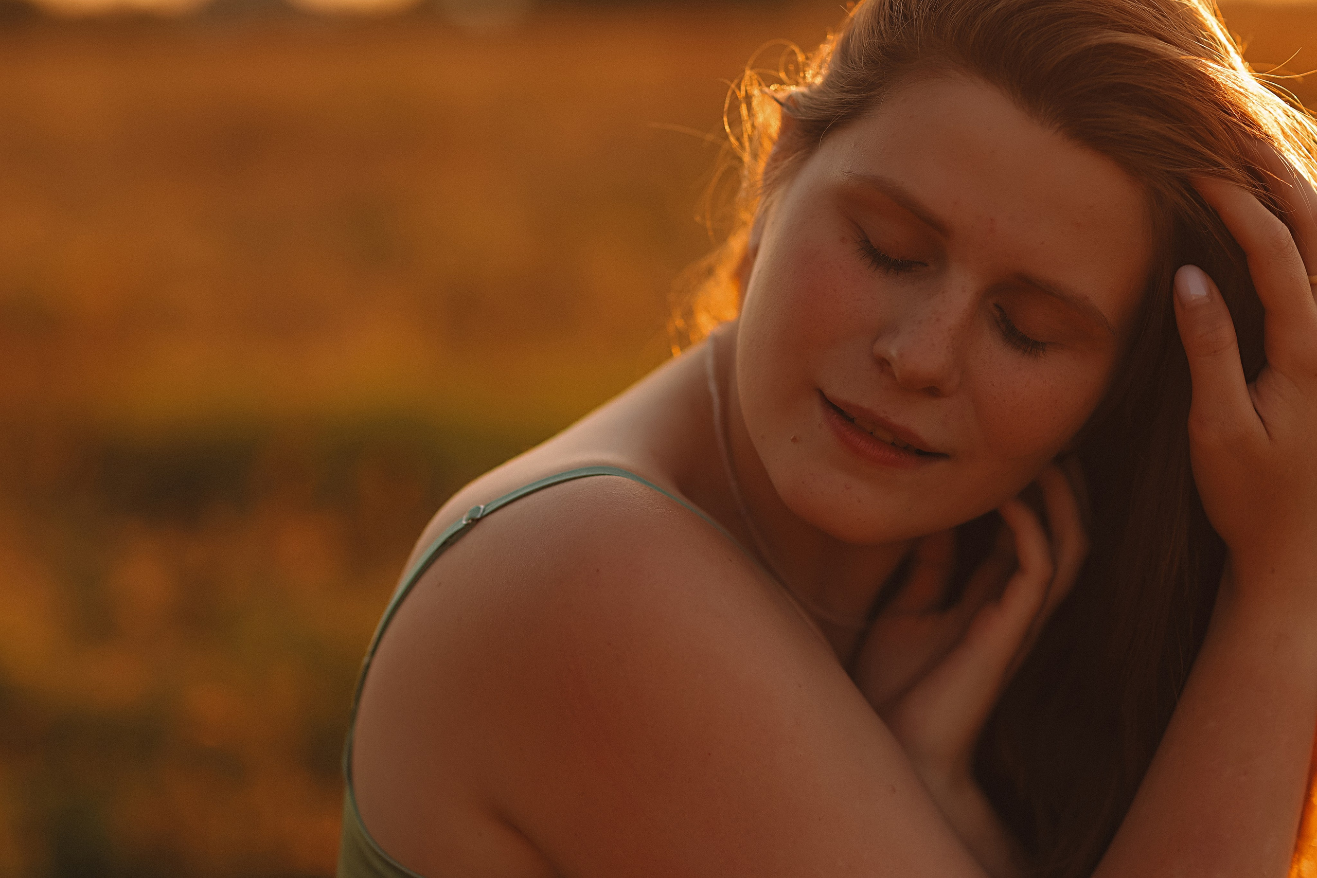 Закатное поле семейная. Семейный фотограф Тюмень, фотограф на роды Салмина Мария