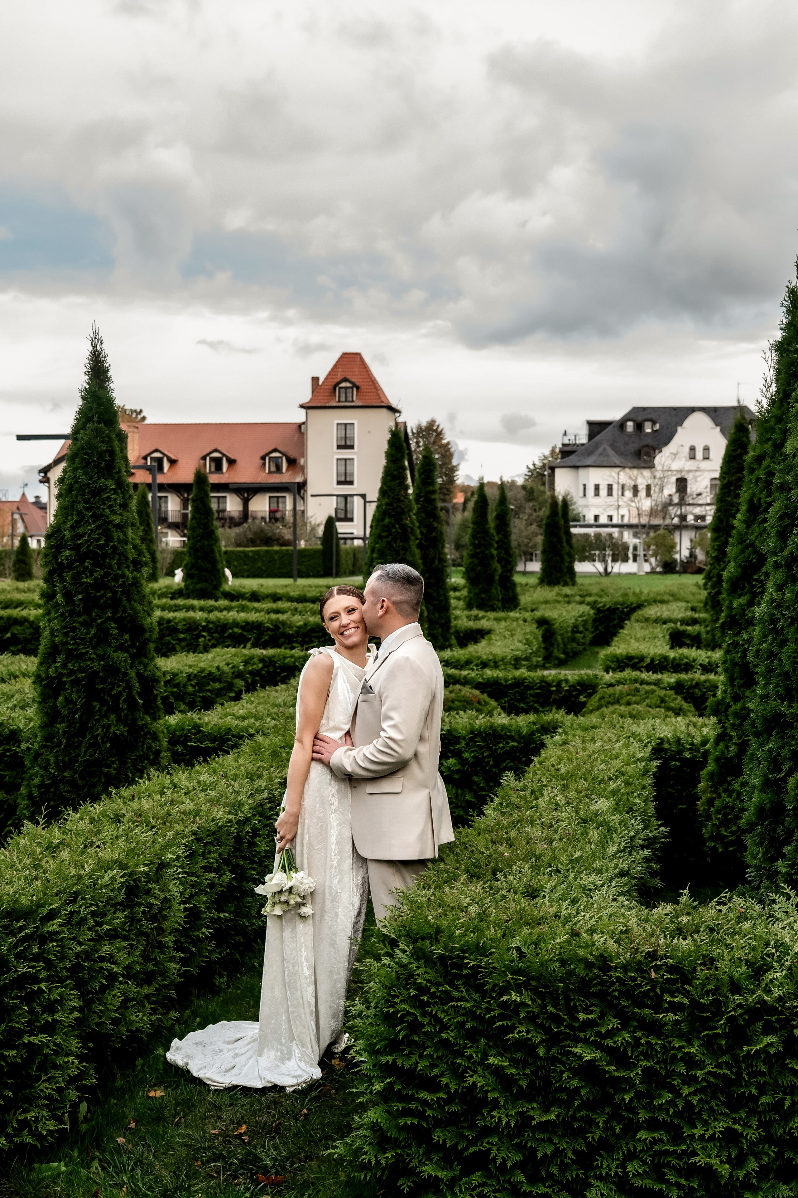 Свадебная прогулка в усадьбе Калининград. Наталья Слесаренко фотограф в Сочи