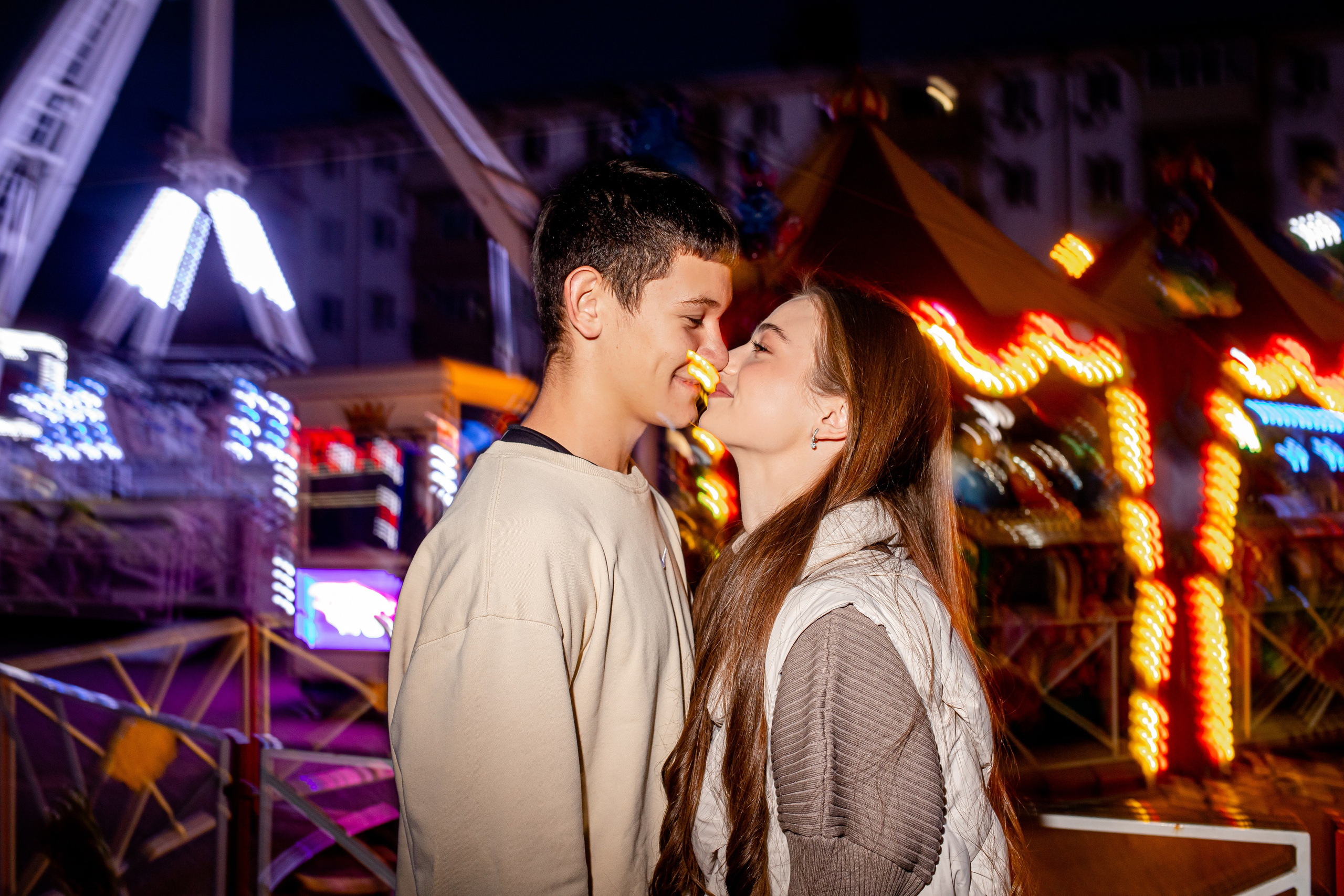 Любовь в парке аттракционов. Свадебный фотограф Кропоткин Краснодар