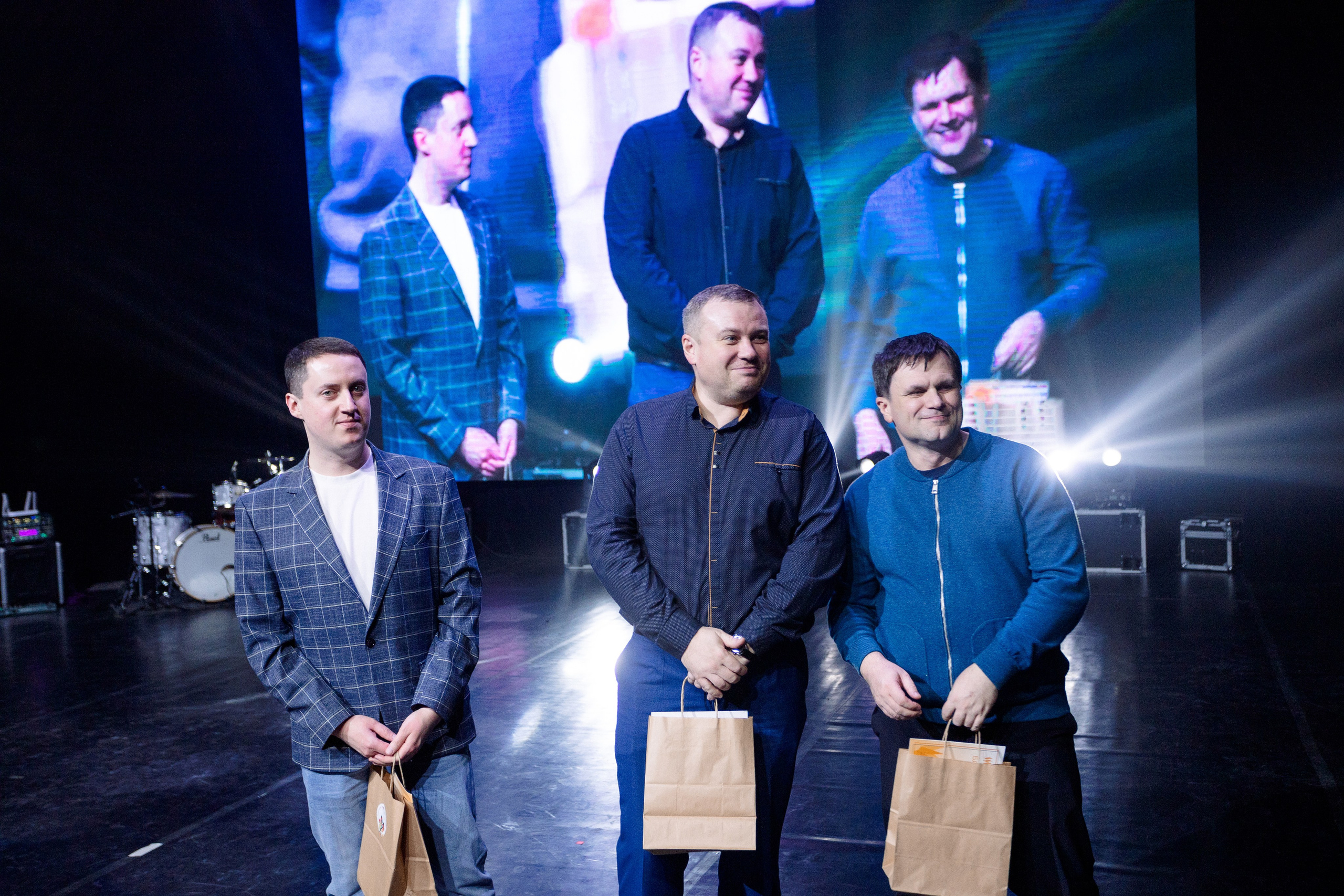 РЕПОРТАЖ: НОВЫЙ ГОД В ДК МЕТАЛЛУРГ. Профессиональный фотограф в Ижевске Леша Петров