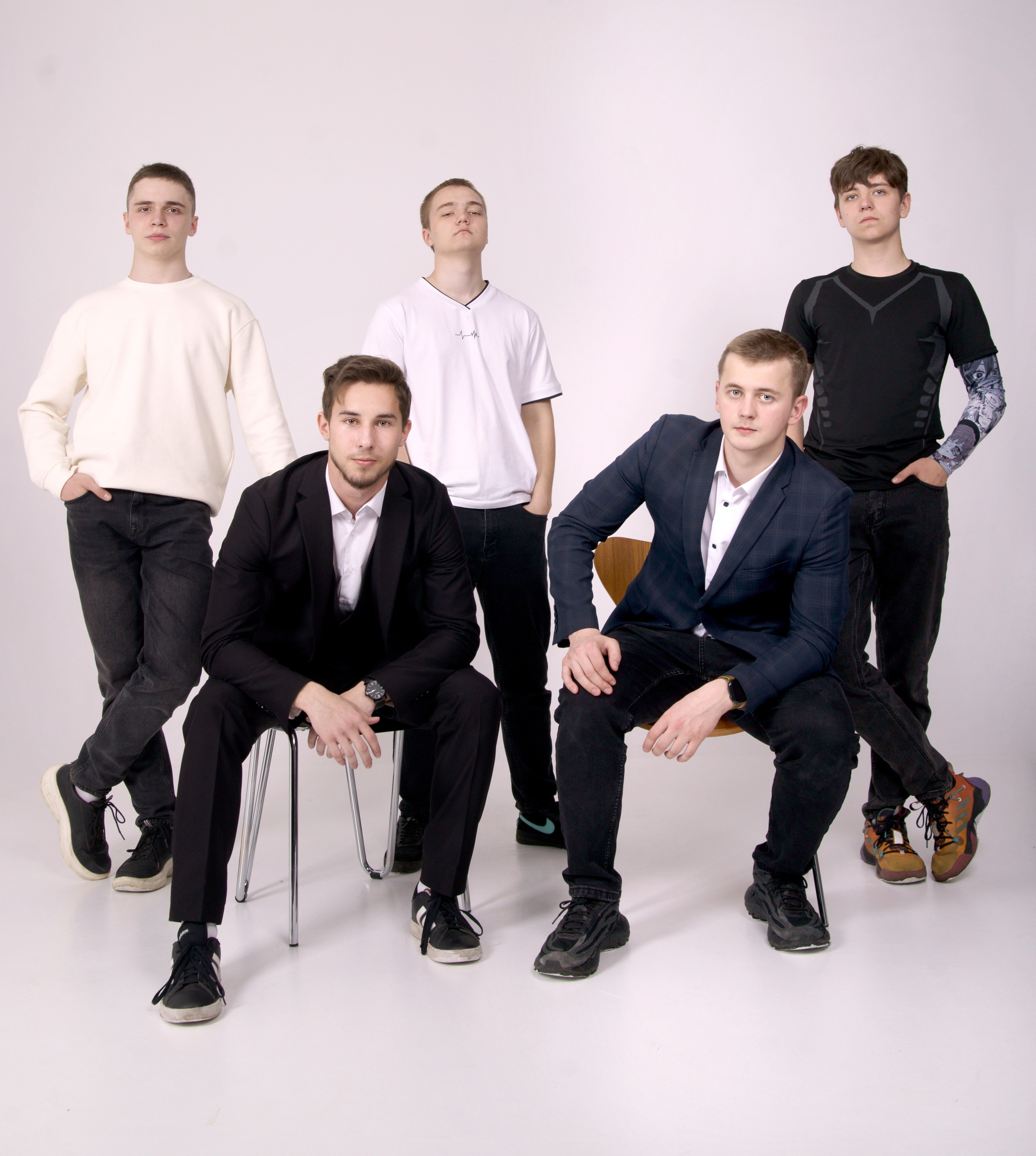 Студийная фотосессия выпускников 9,11 классов в Иркутске