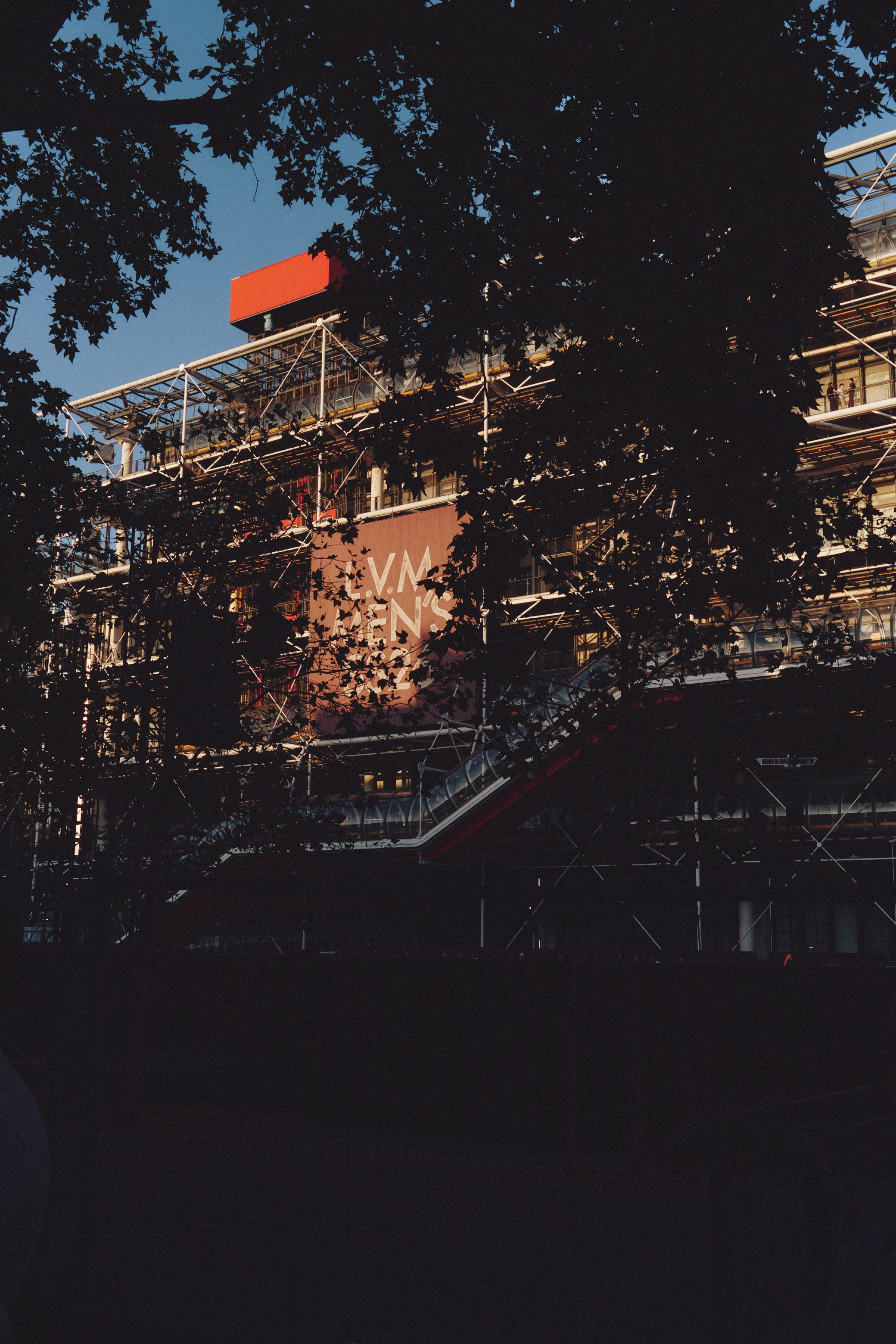 Louis Vuitton (Paris Fashion Week. 24.06.2025). Eduard Savosin | Documentary & Portrait Photographer in Paris