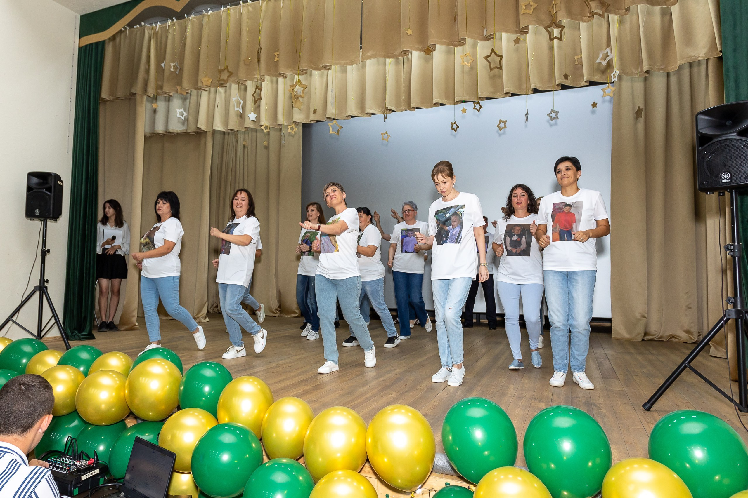 Вручение аттестата и выпускной вечер. Выпускные альбомы Майкоп, Краснодар Елена Золотарева