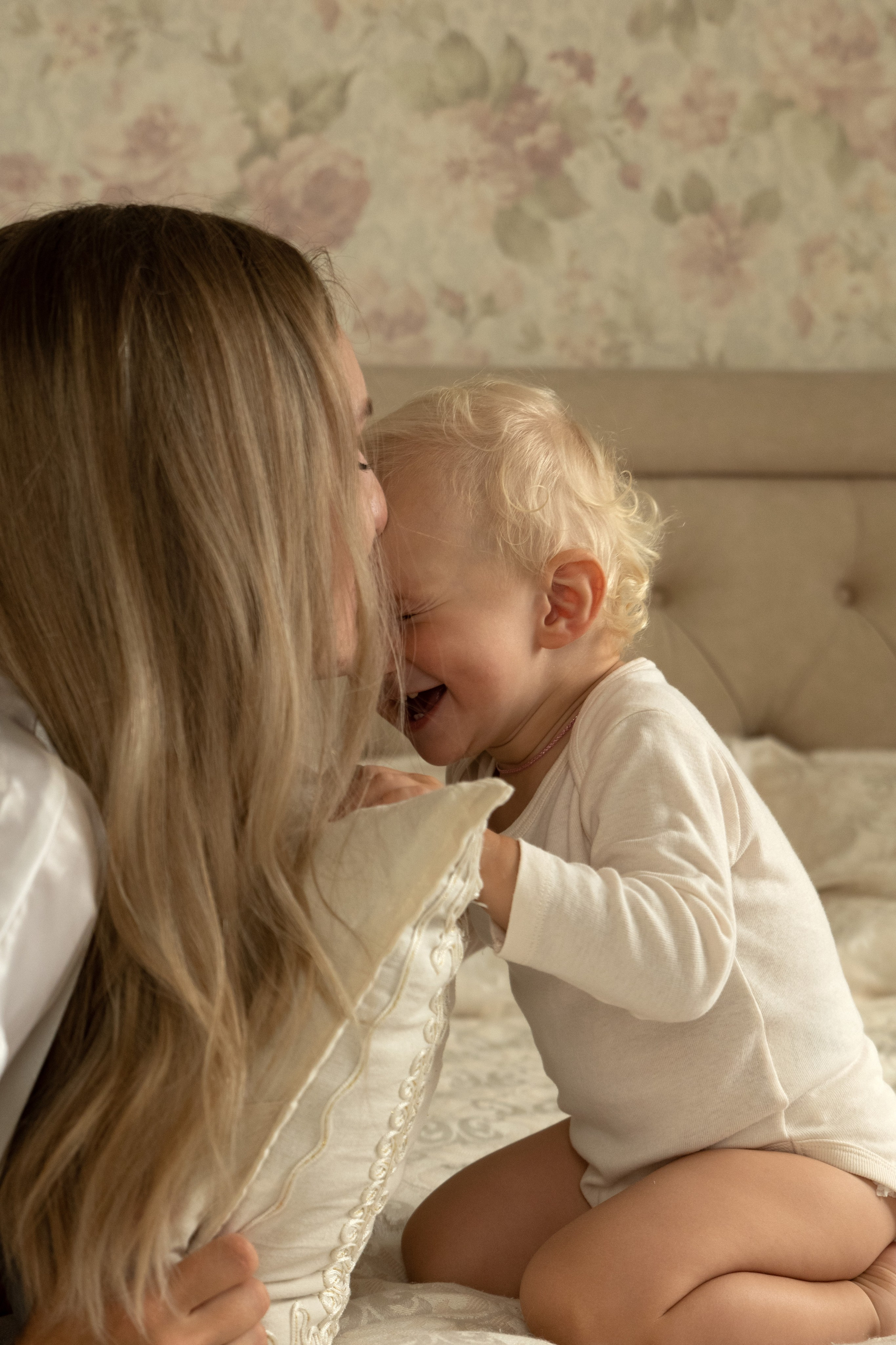 Семейная фотосессия дома. Фотограф видеограф Ольга Василевская