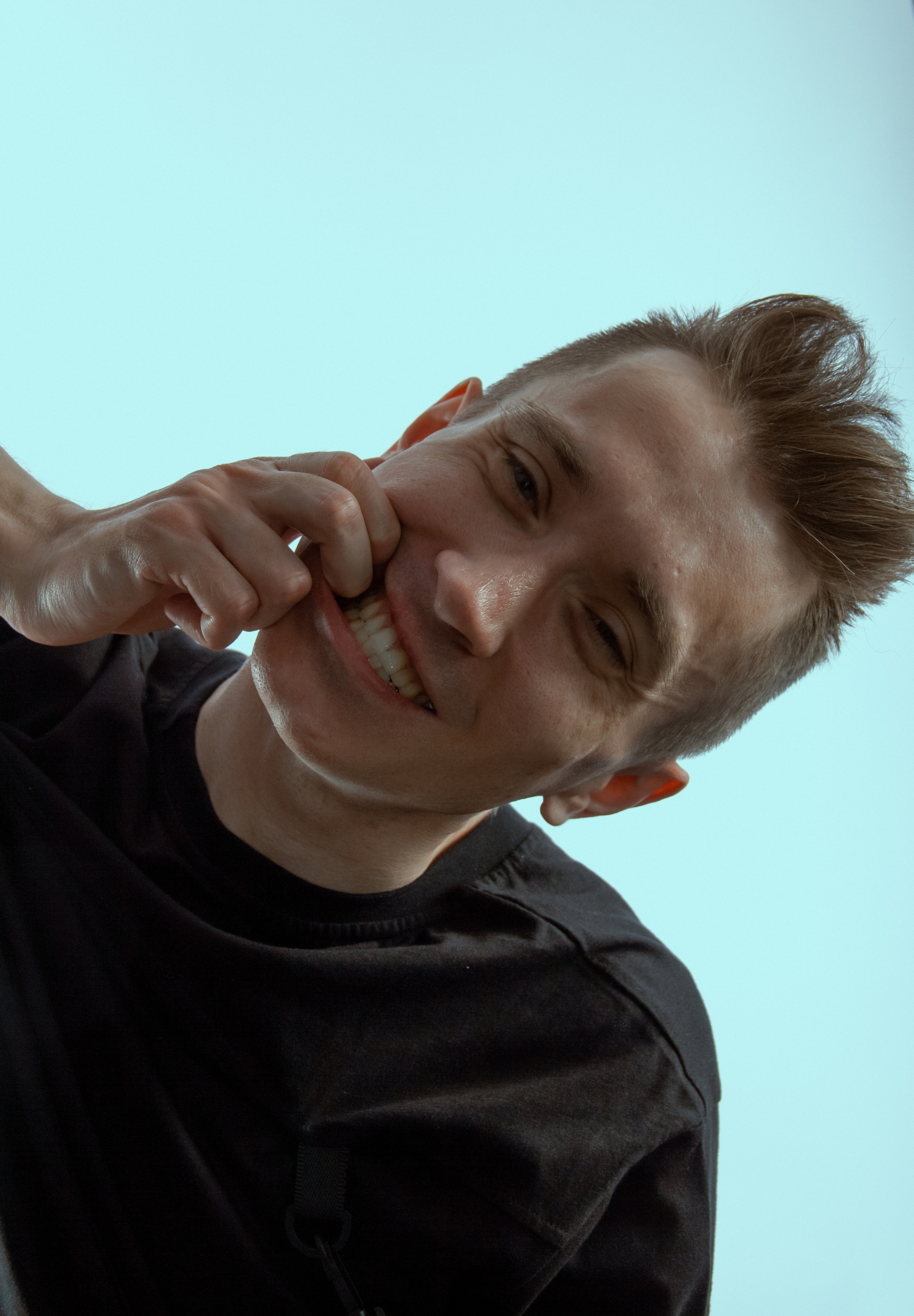 Володя. Главная