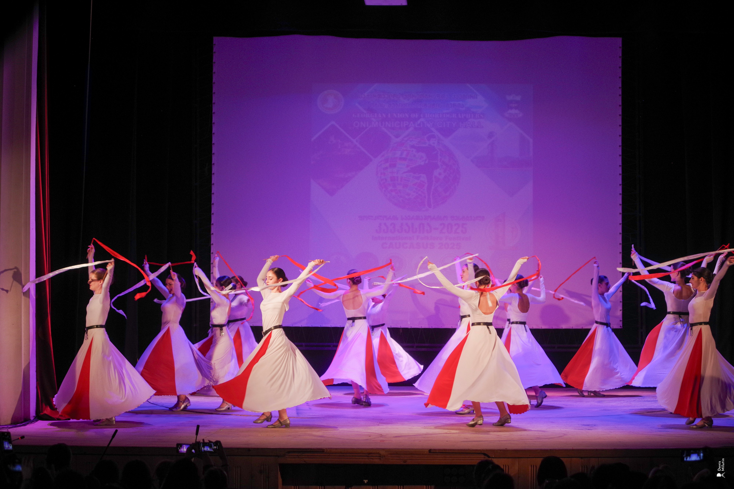 Танцы в прекрасном Они. Портретный фотограф Денис Милютин