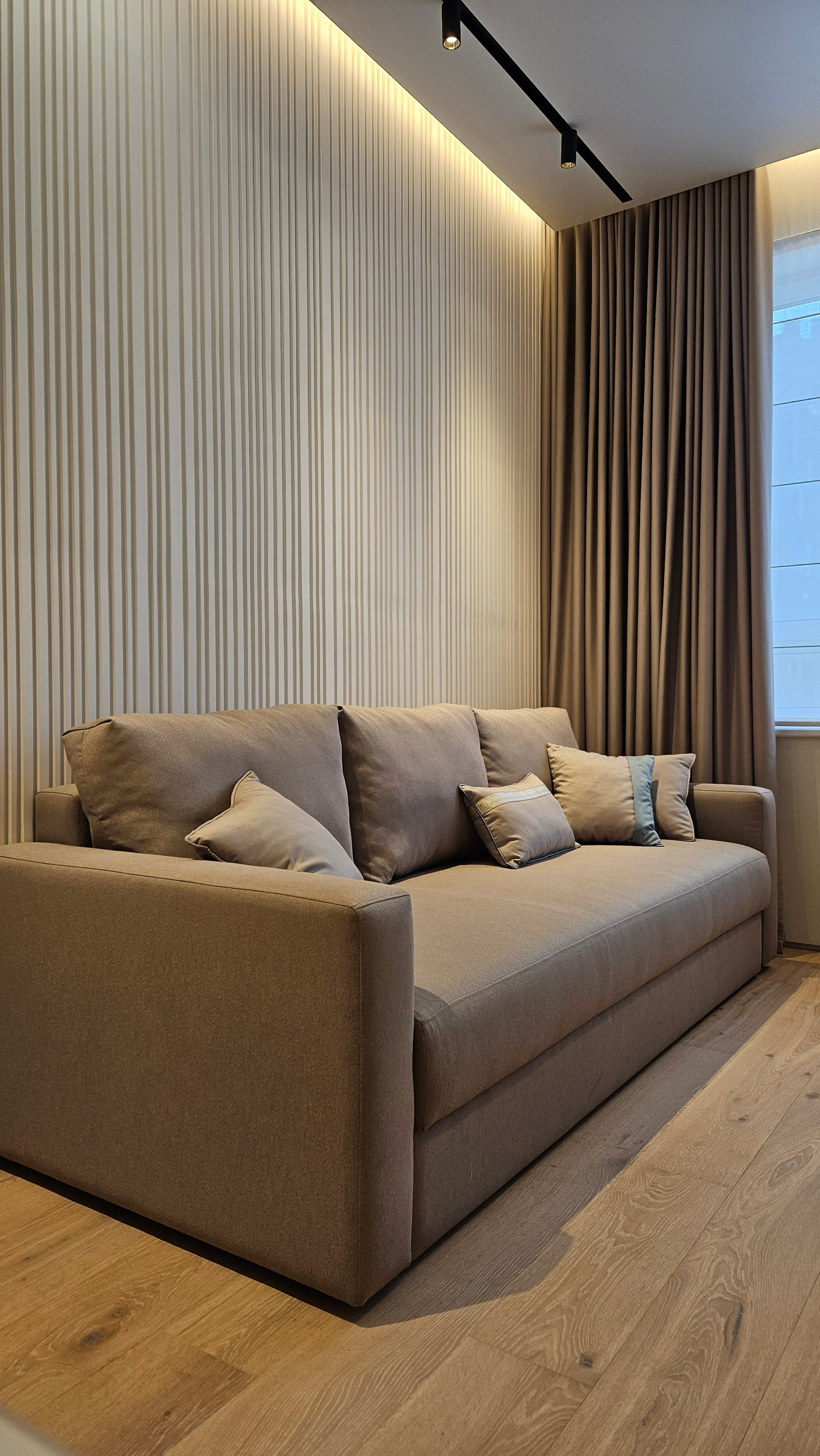 Диван на заказ Изготовление мягкой мебели. Студия интерьерных решений SUNHOUSE. Натяжные потолки, шторы, текстиль