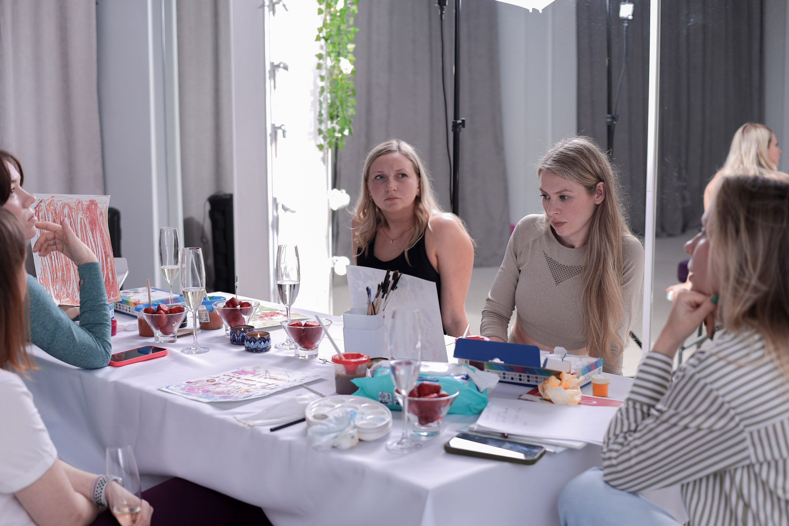 Арт-терапия + аэройога. Фотограф Надршина Лилия