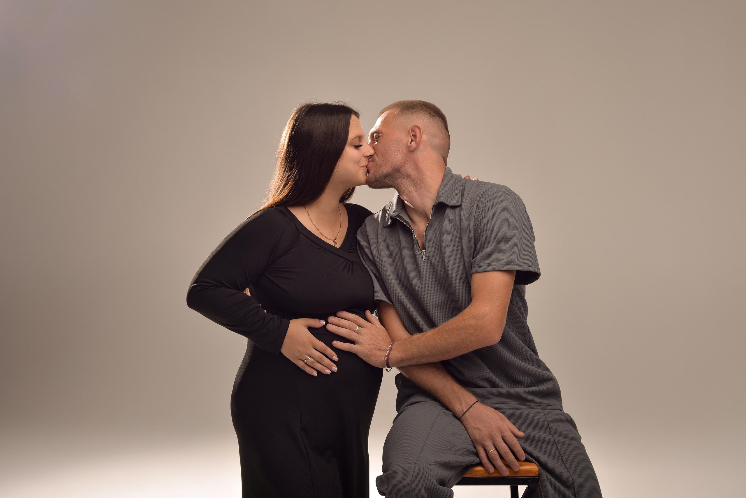 Беременность съемка, Мария с мужем в студии. Семейный и свадебный фотограф Галина Абакумова, фотосессии в Белгороде