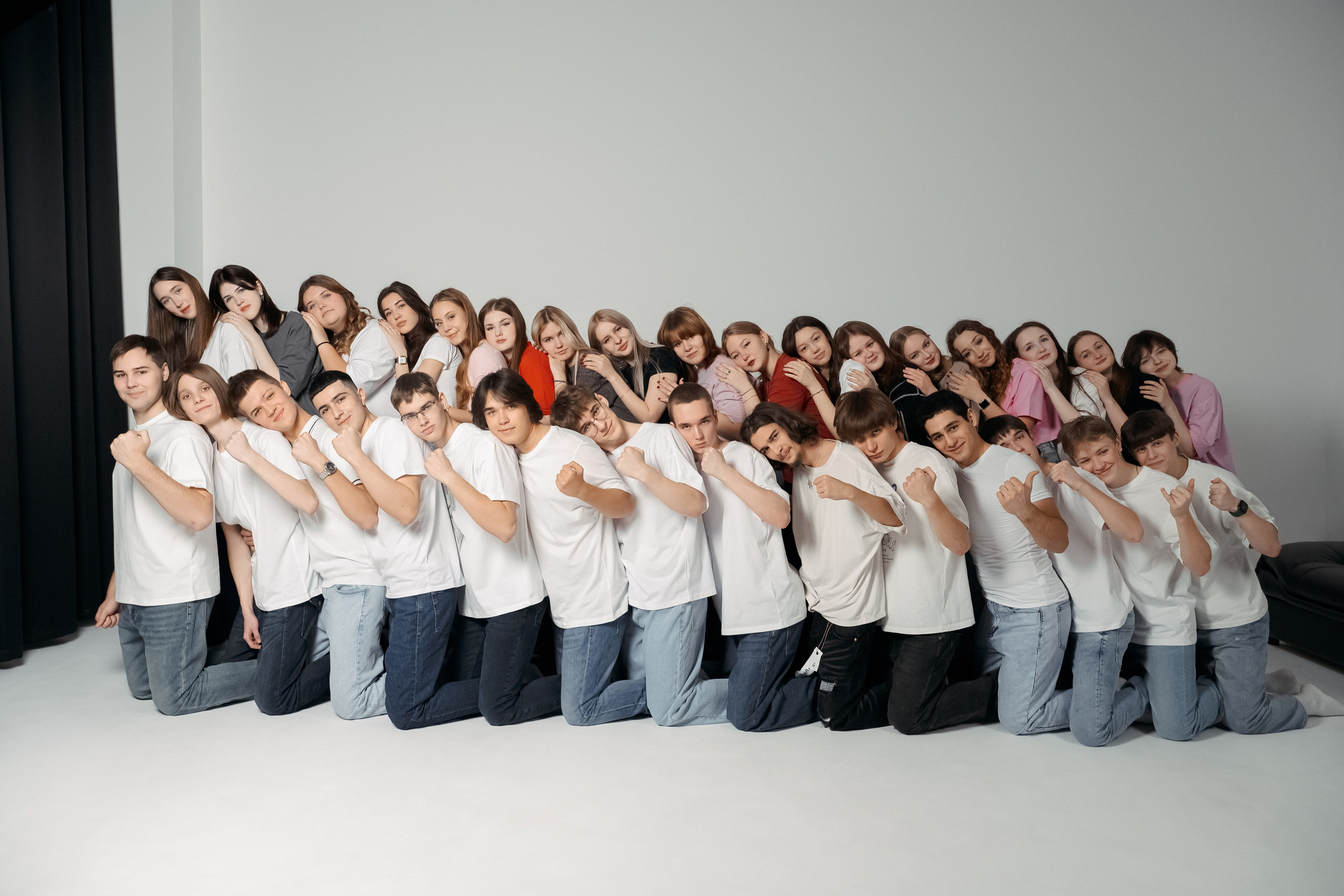 ВЫПУСКНИКИ 11 КЛАСС. МАРГАРИТА КУДРЯШОВА СВАДЕБНЫЙ И СЕМЕЙНЫЙ ФОТОГРАФ ТВЕРЬ МОСКВА